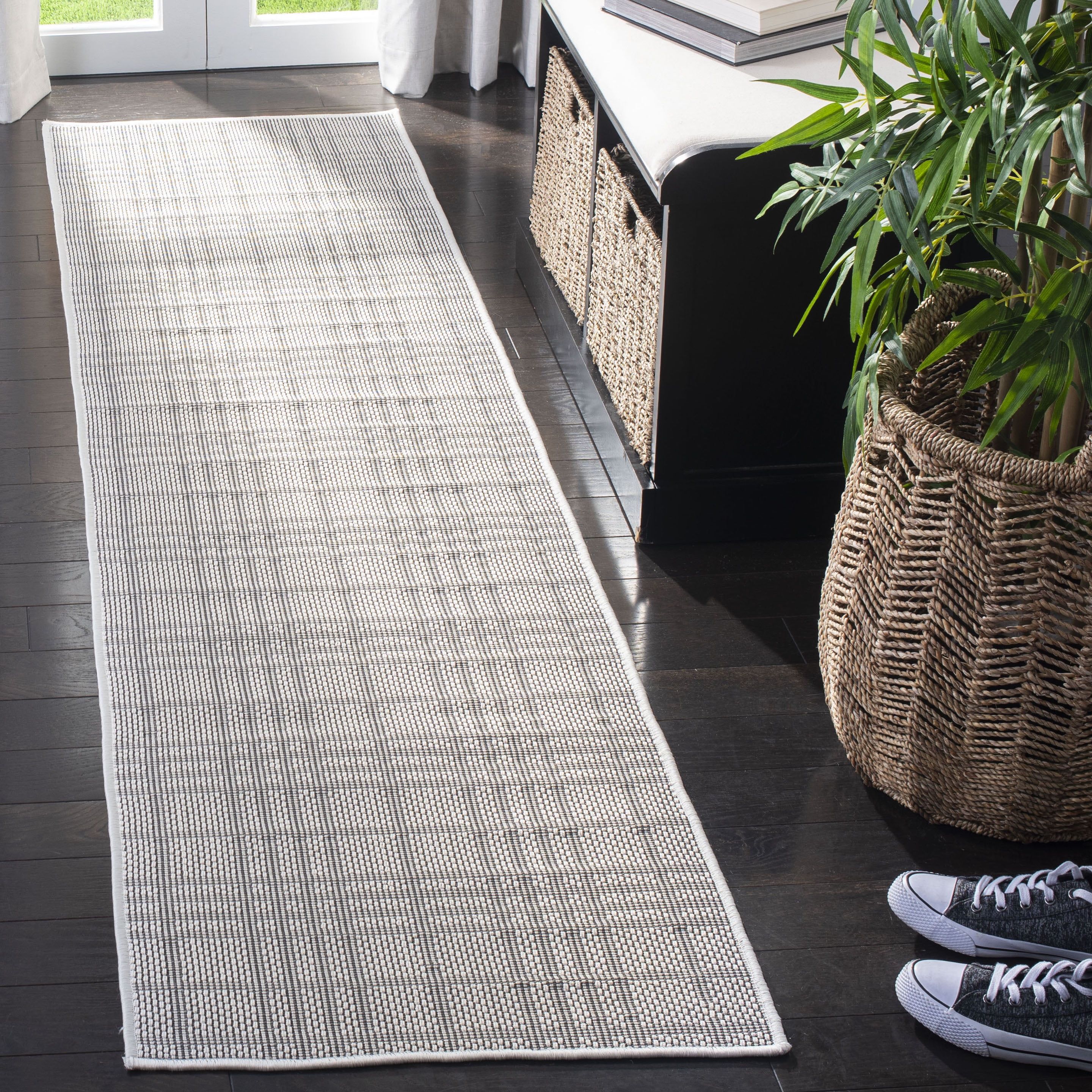 Reversible Easy-Care Stain-Resistant Synthetic Rug in Light Grey