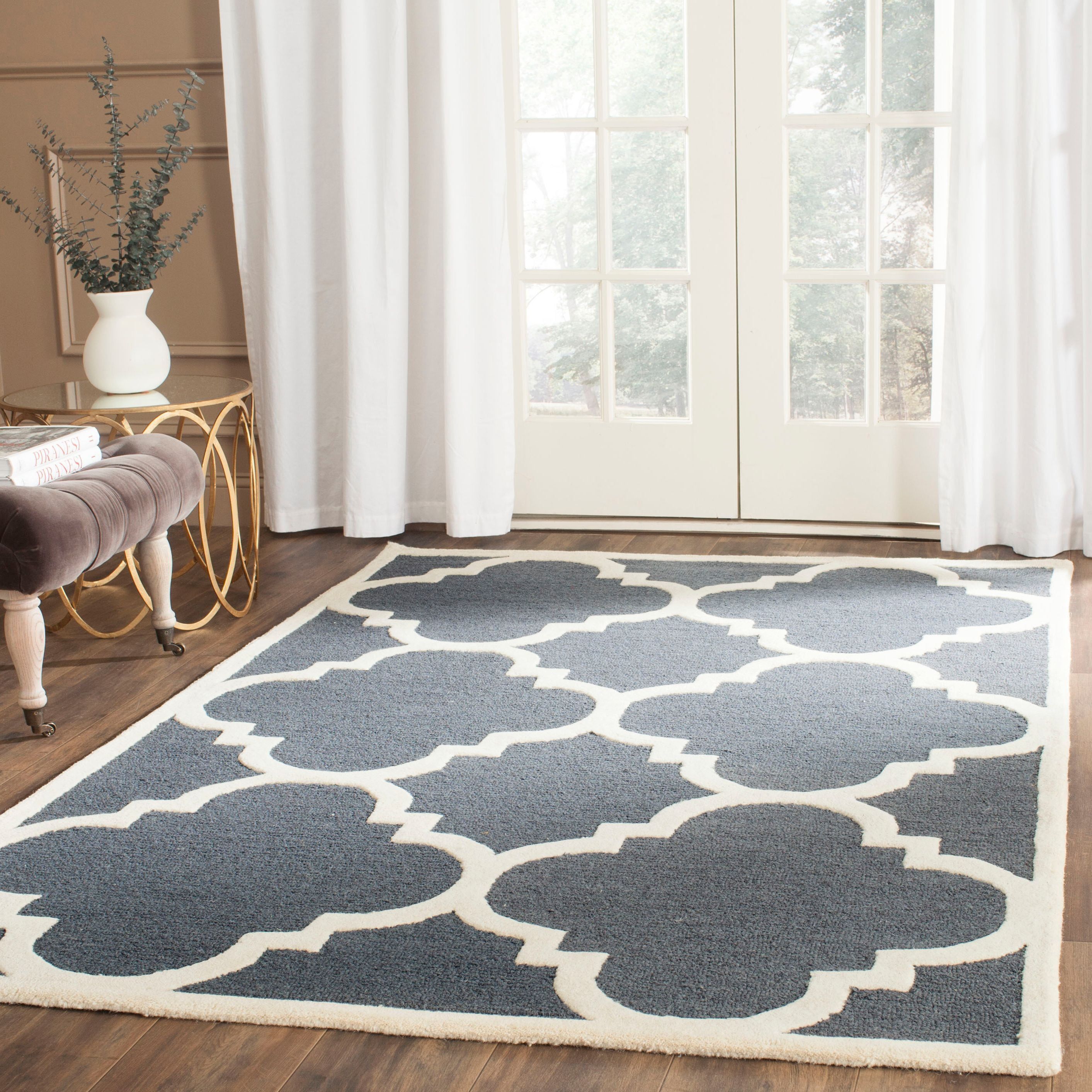 Hand-Tufted Classic Geometric Wool Rug in Dark Grey/Ivory, Round 62"