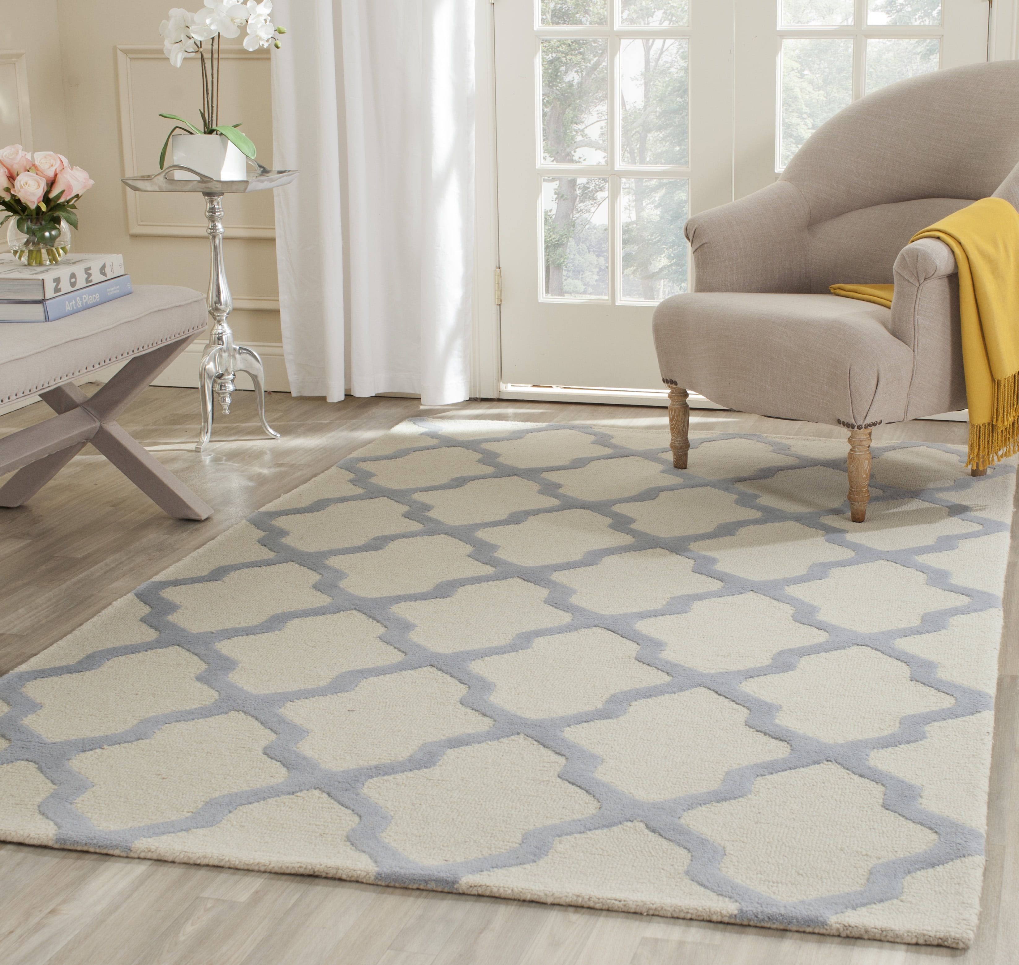 Handmade Light Blue and Ivory Wool 4' x 6' Geometric Rug