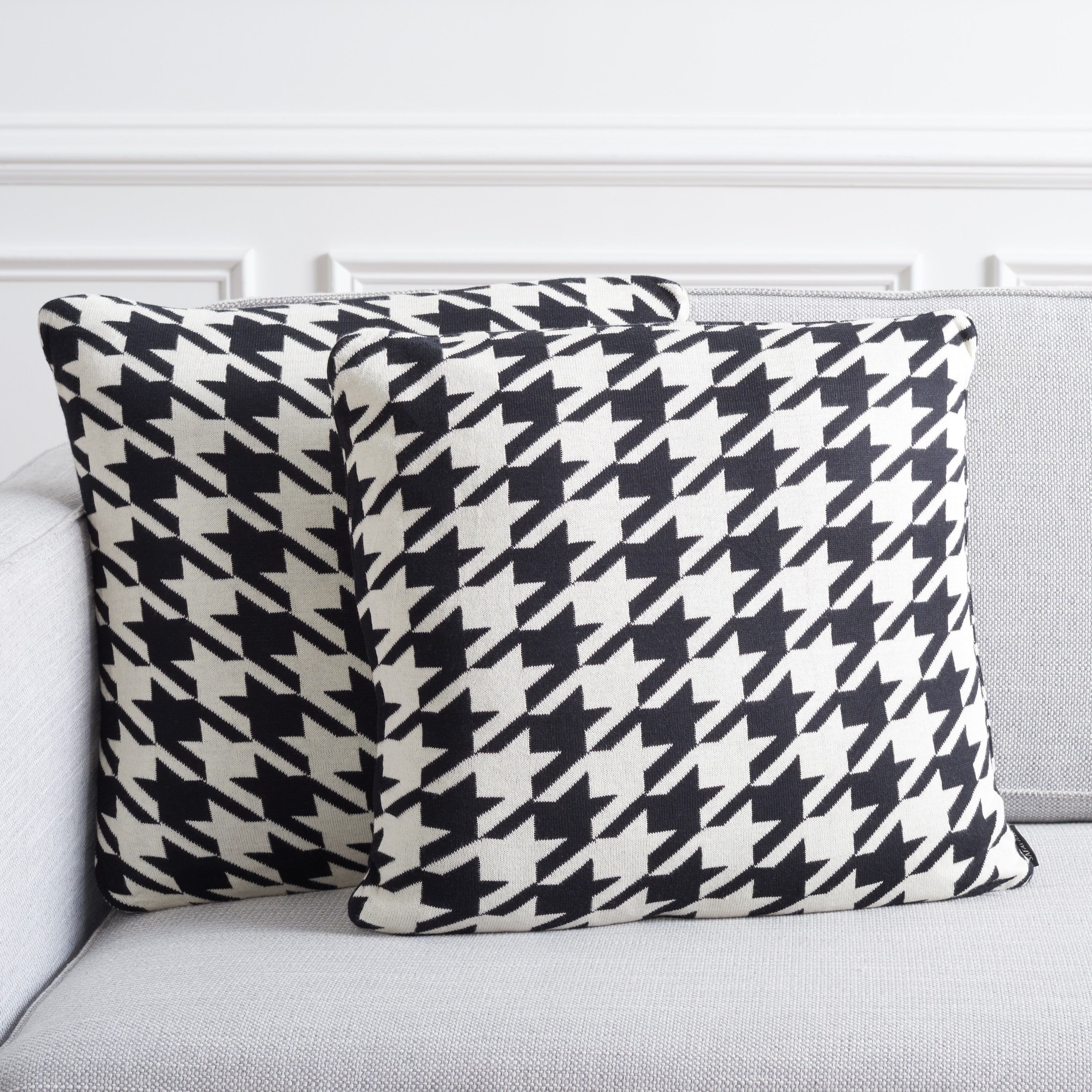 Cantil 18" Black and Ivory Houndstooth Pillow Set