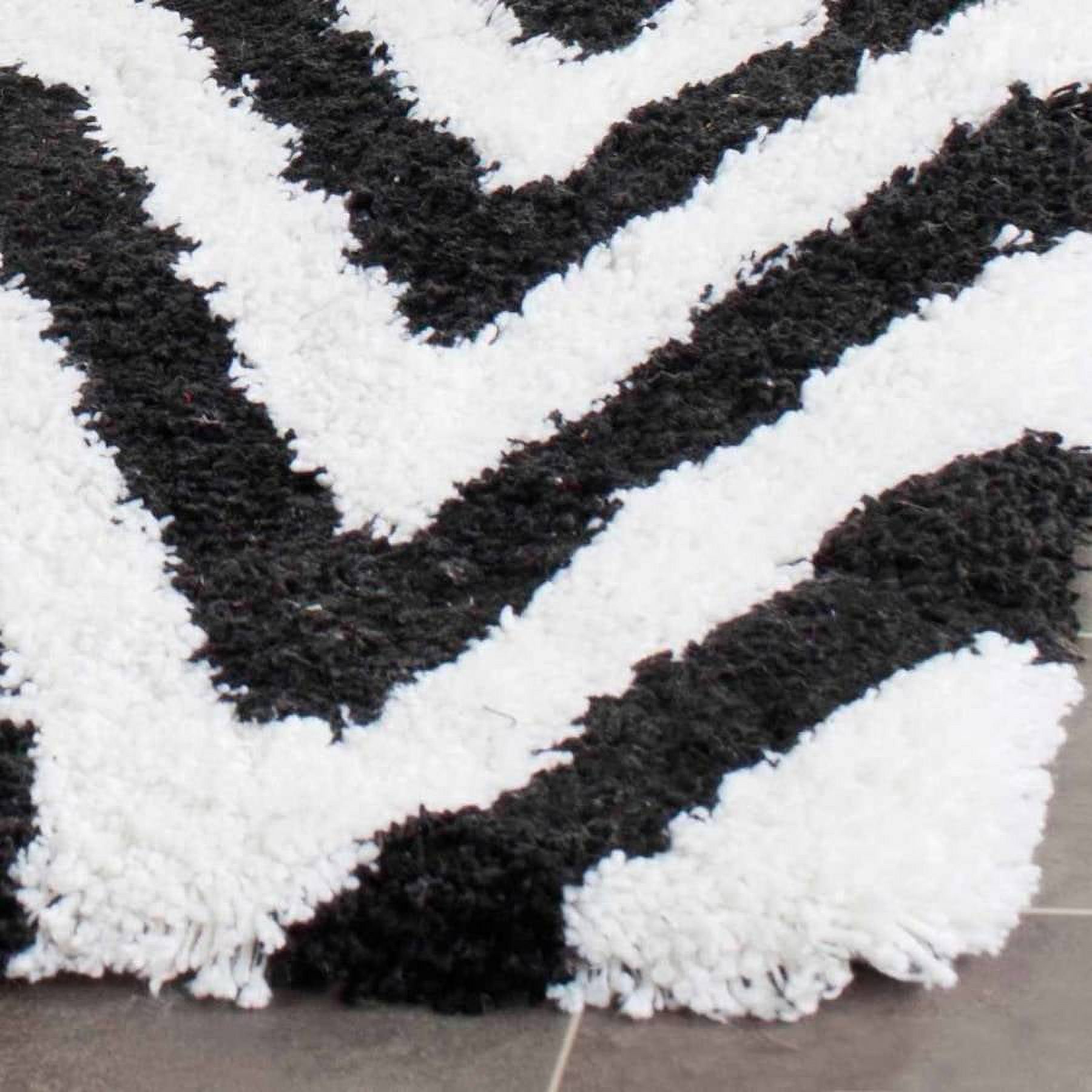 Ivory and Black Hand-Tufted Chevron Shag Rug, 3' x 5'