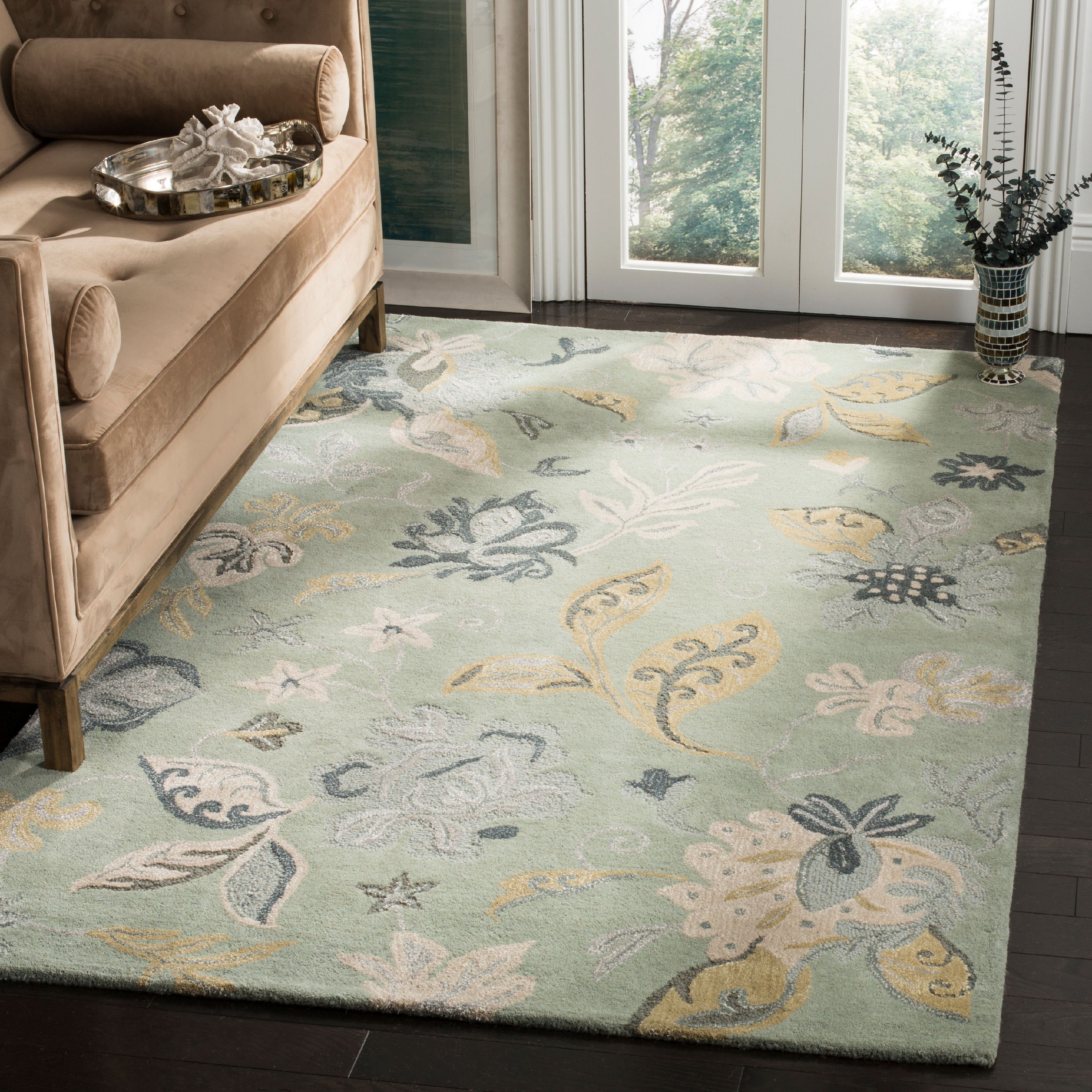 Handmade Light Green Floral Wool Area Rug, 4' x 6'