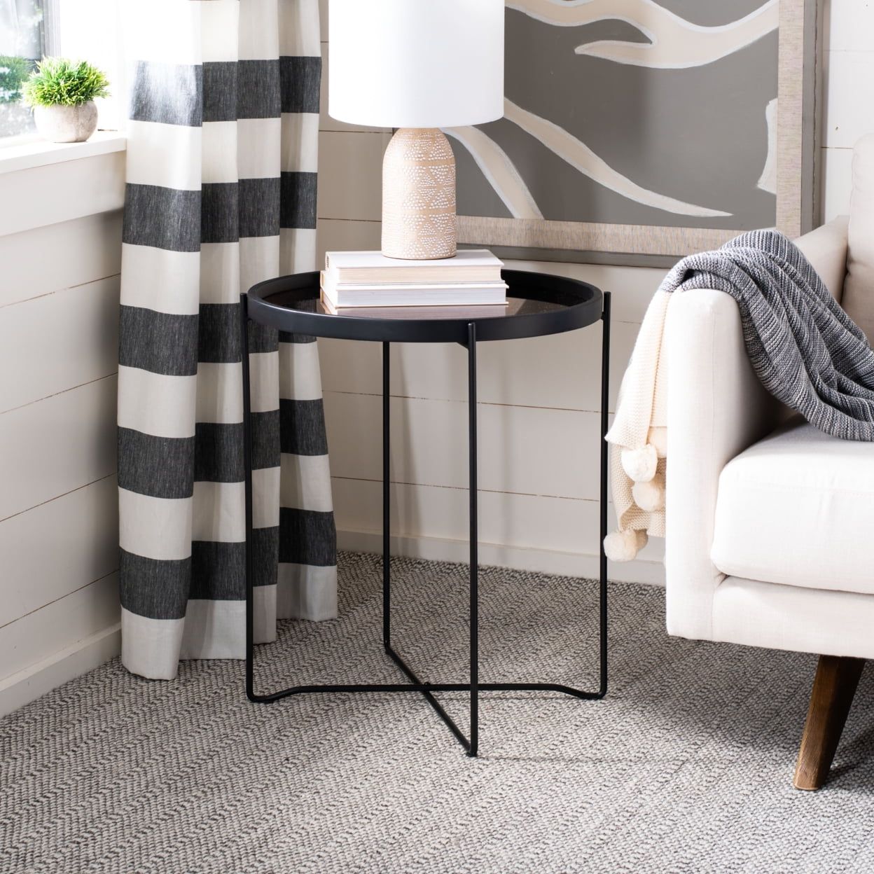 20" Transitional Round Tray Top Accent Table in Black and Rose Gold