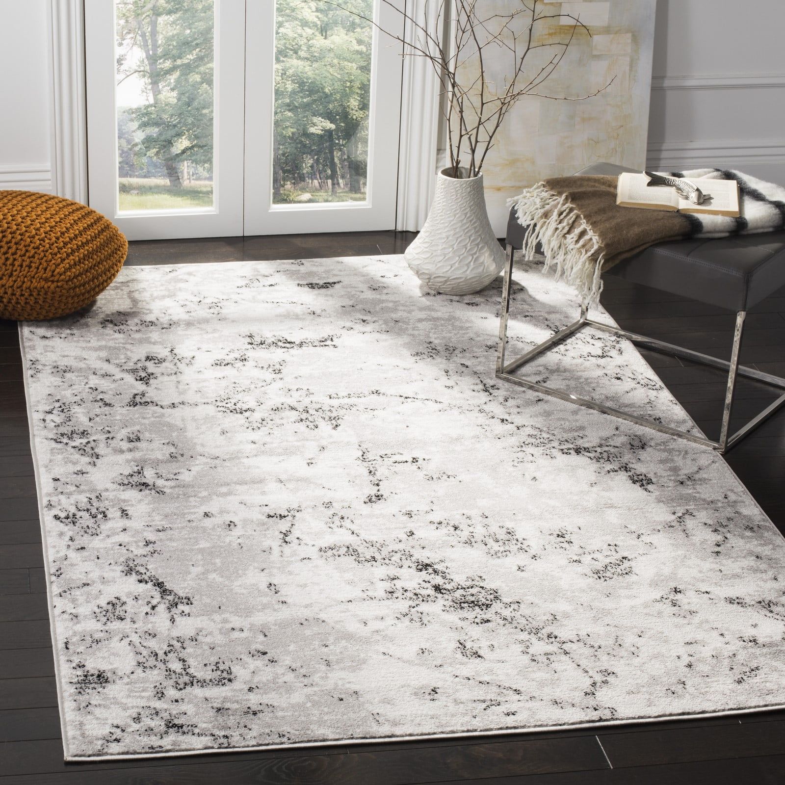 Skyler Medallion Grey/Ivory Synthetic 7' Square Easy Care Rug