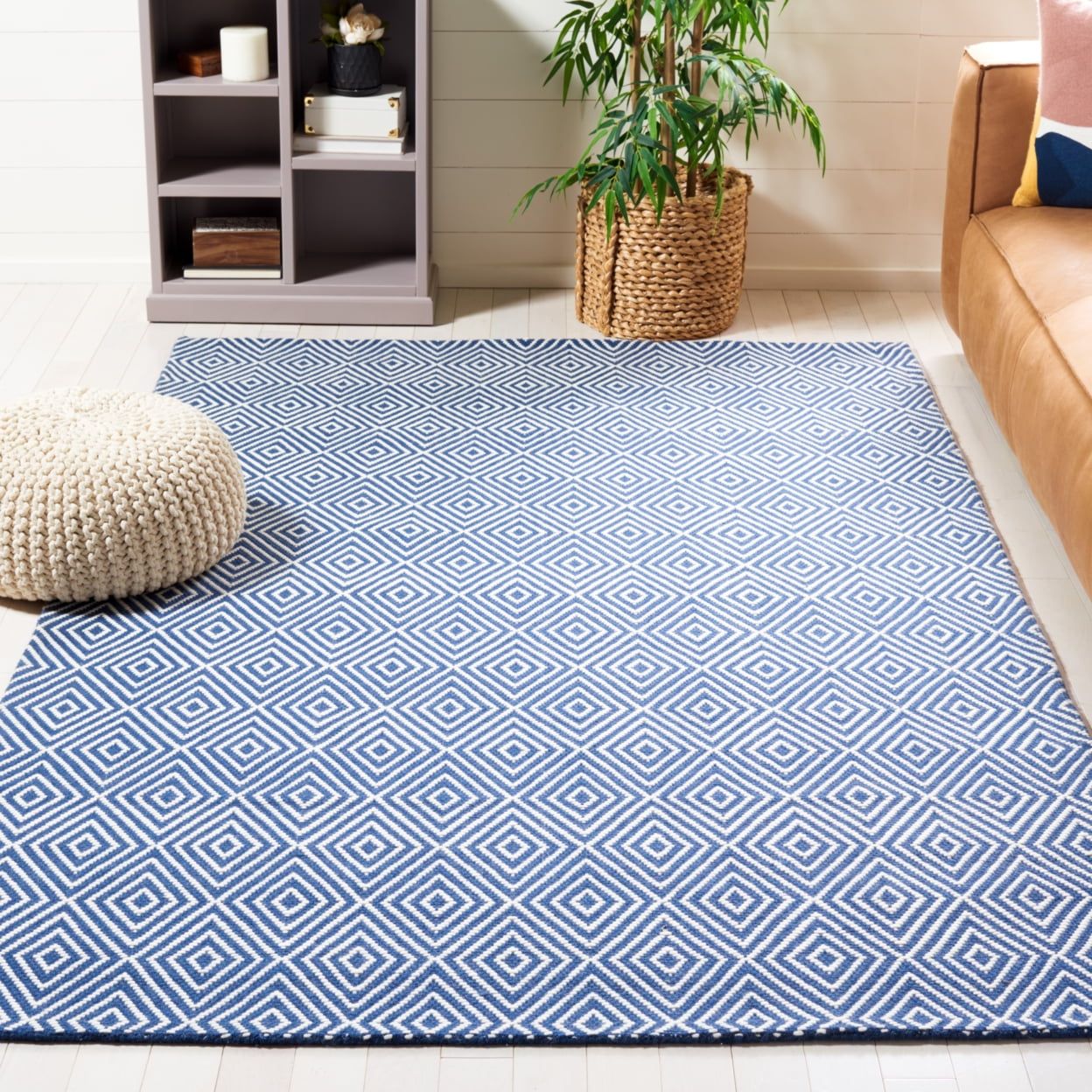 Hand-Hooked Wilton Light Blue Wool-Viscose 5' x 8' Rectangular Rug