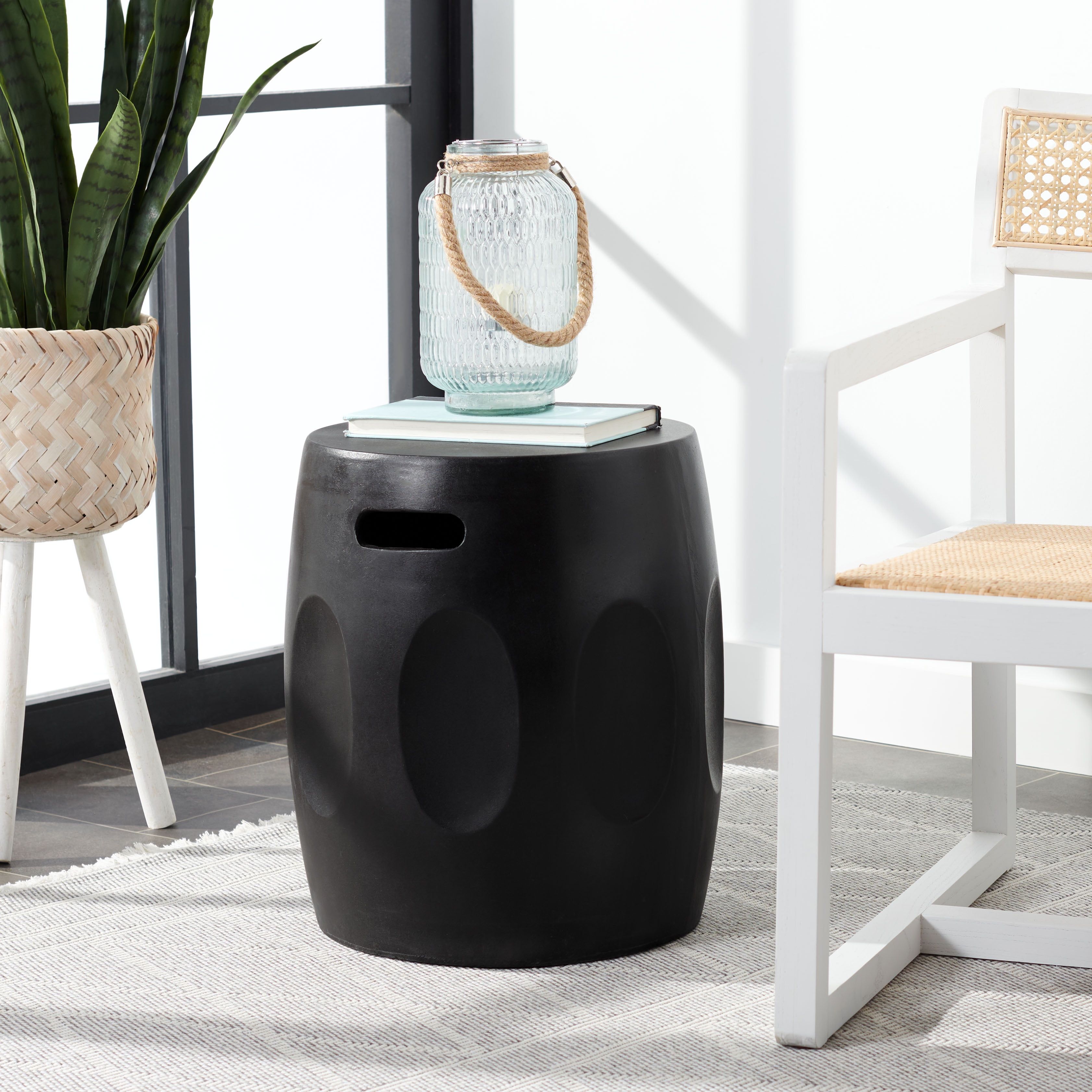 Zuri Modern Black Concrete Round Accent Table for Indoor/Outdoor