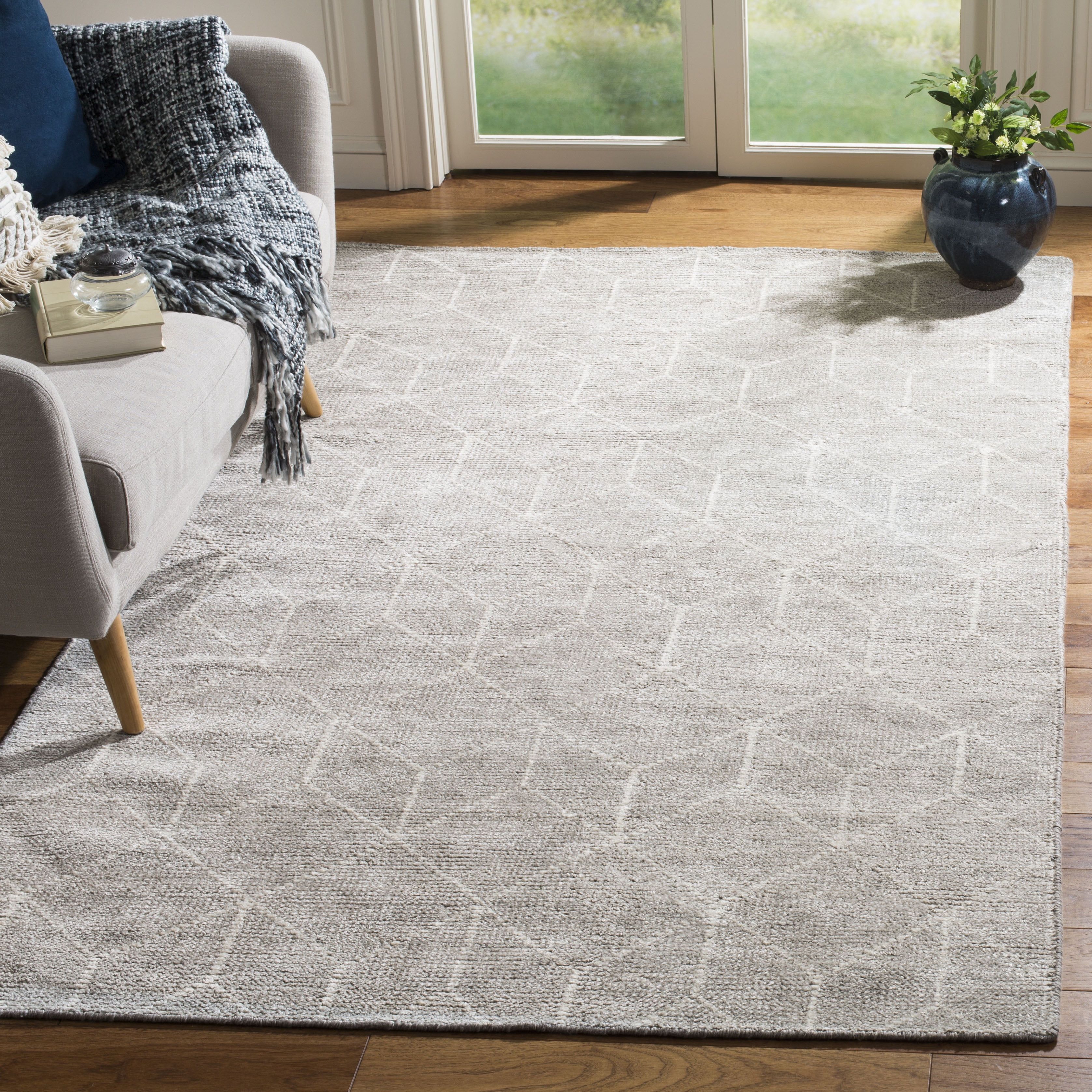 Hand-Knotted Gray Wool and Viscose Blend 4' x 6' Area Rug