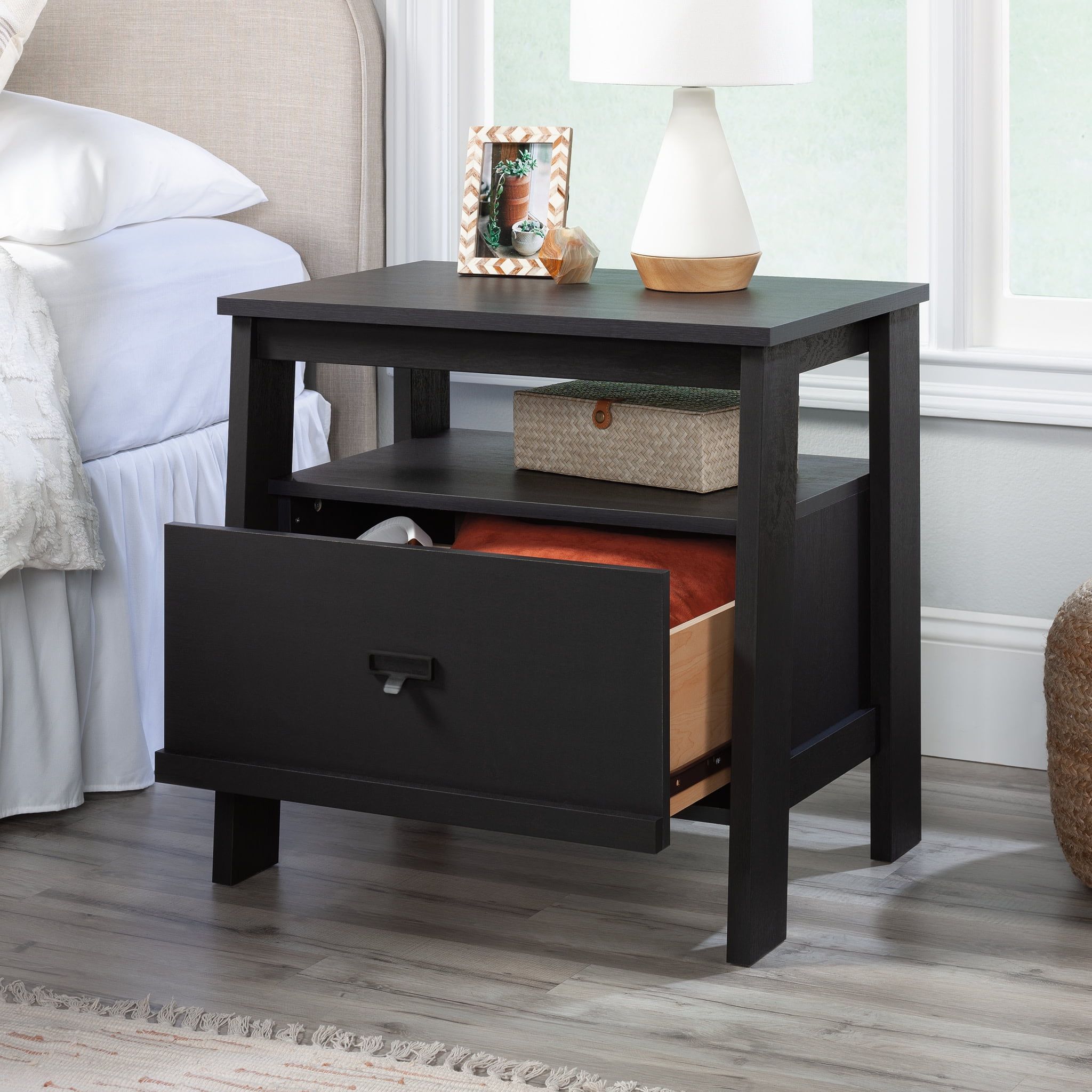 Raven Oak Country-Style Engineered Wood 1-Drawer Nightstand