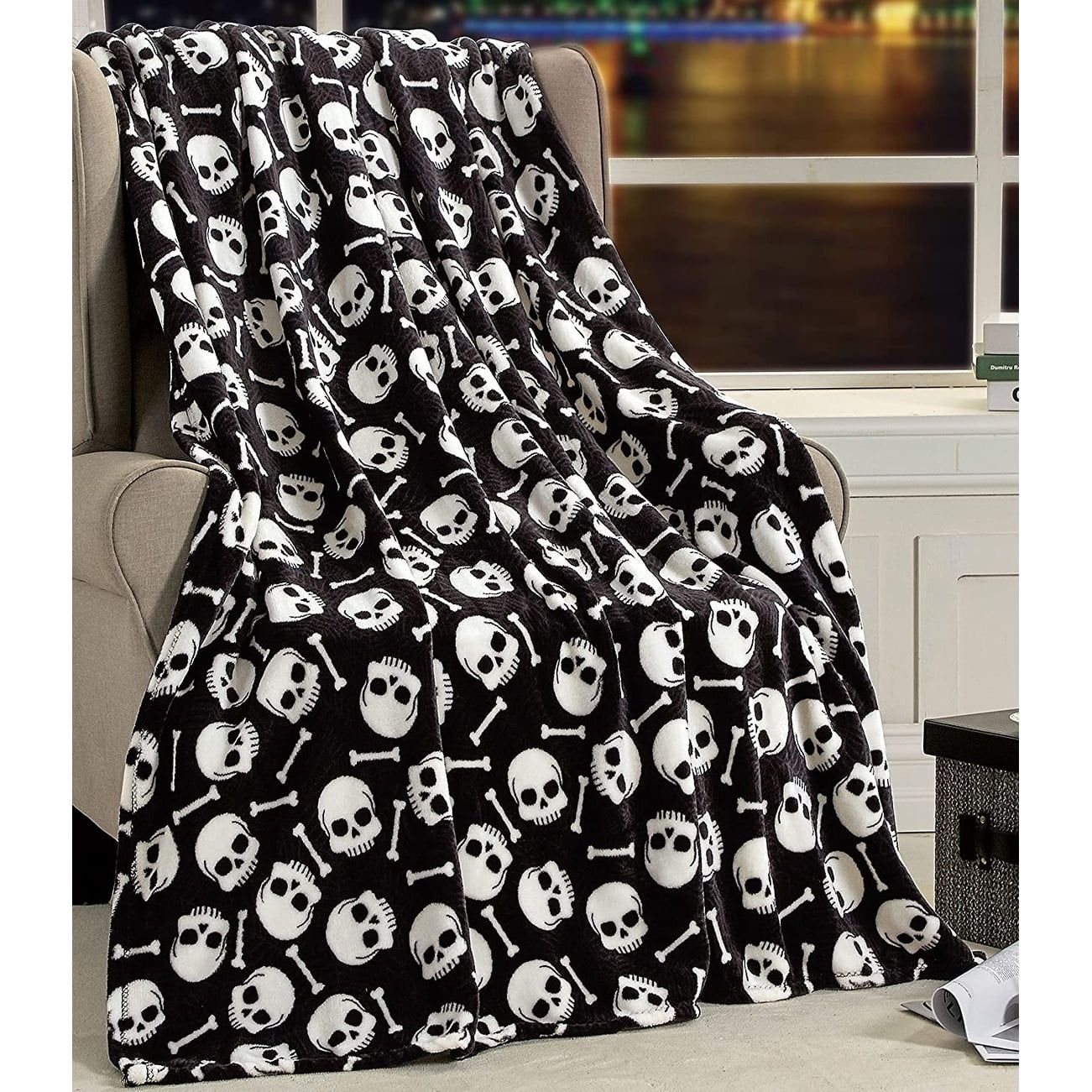 Skull & Bones Black Microplush Throw Blanket 50" x 60"