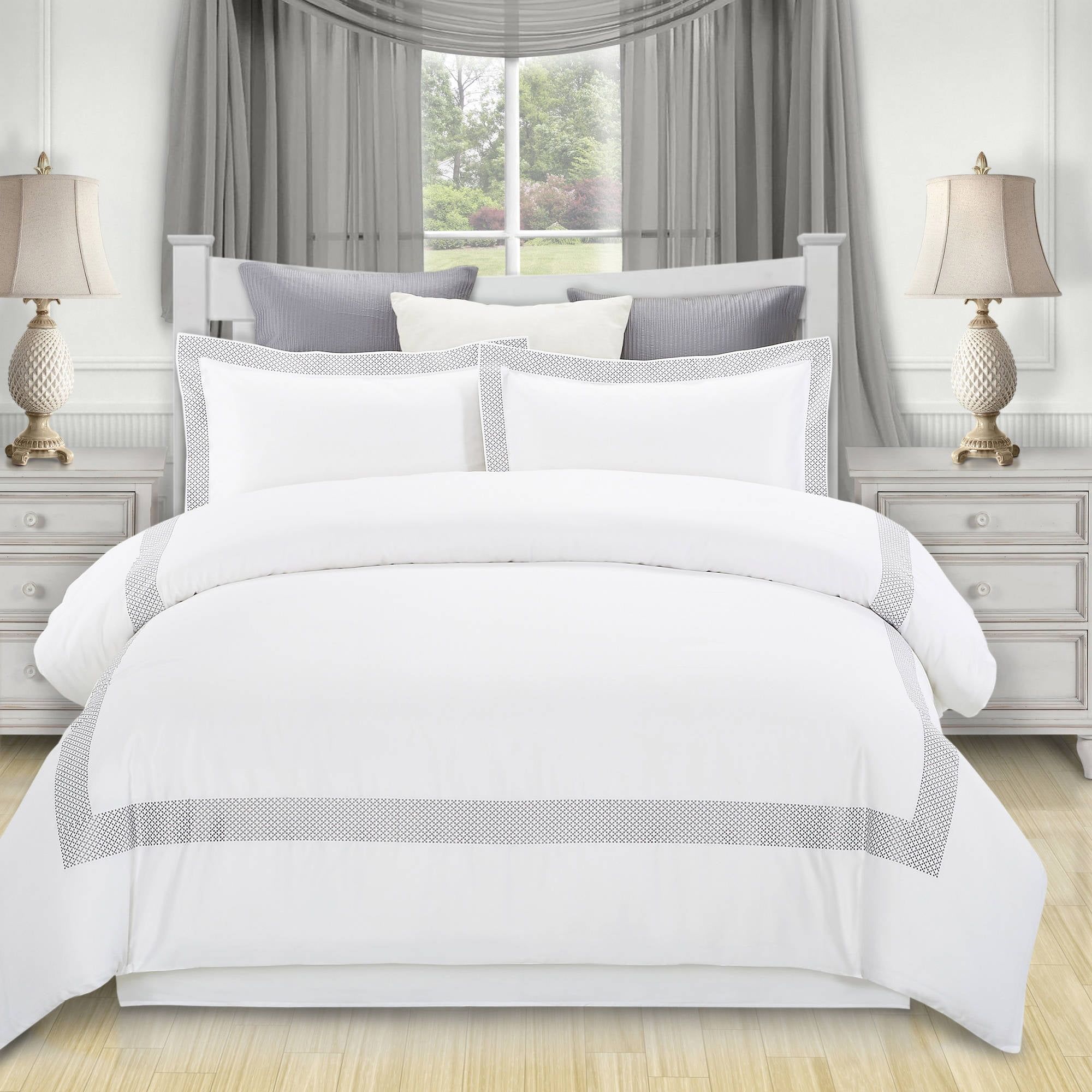 Superior Cotton Embroidered Duvet Cover Set, Full/ Queen, White