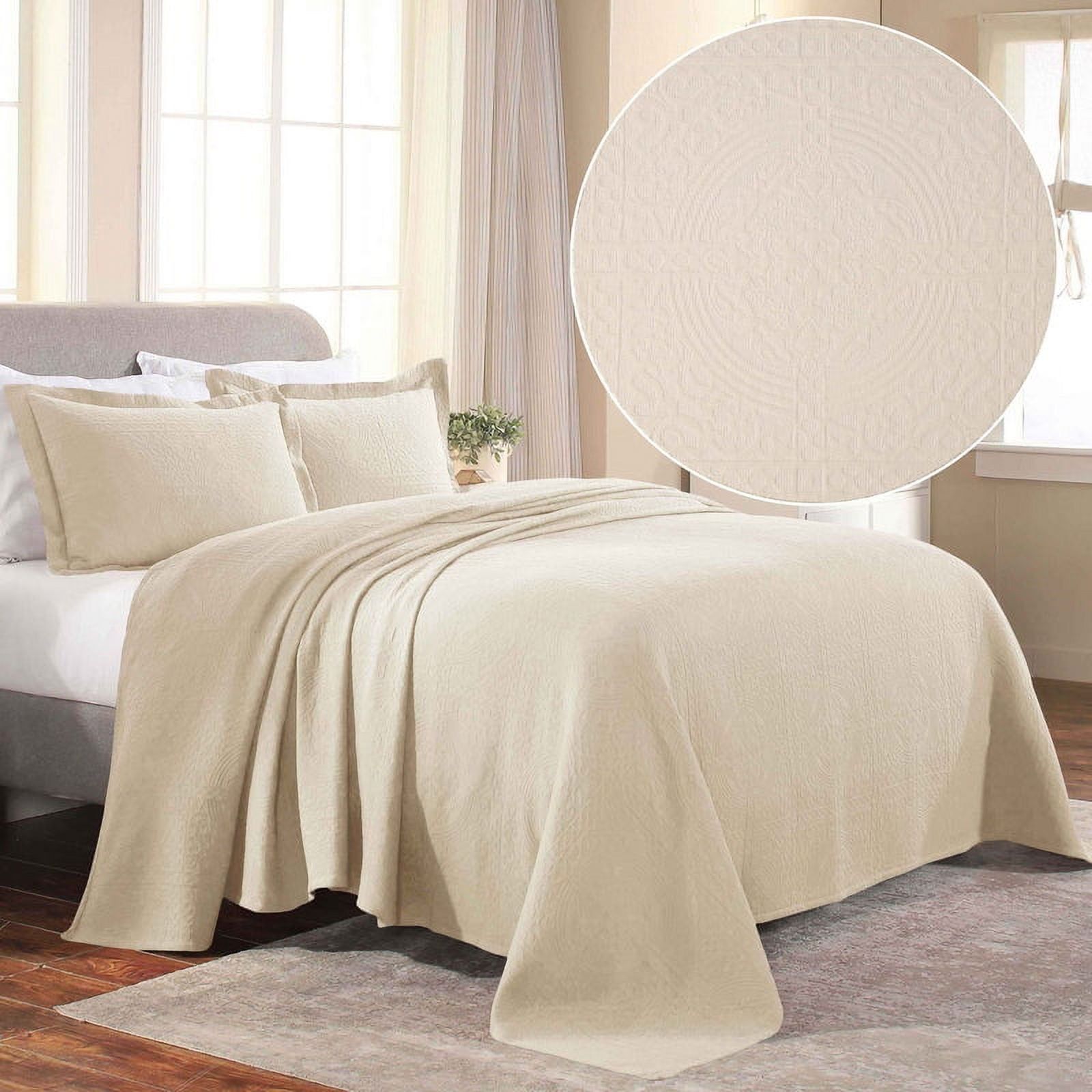 Ivory Cotton Queen Bedspread Set with Medallion Pattern