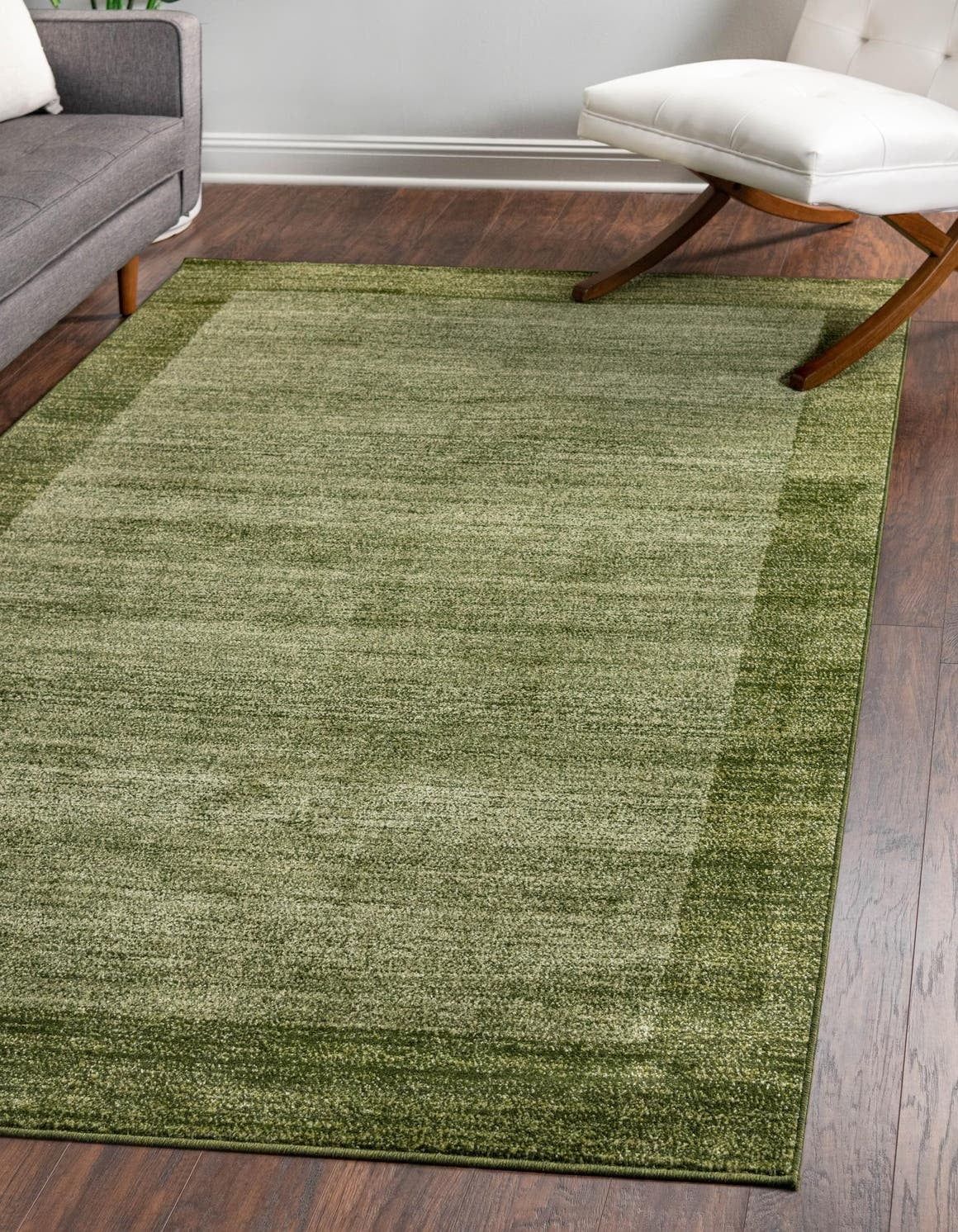 Easy-Care Tufted Synthetic 6' x 9' Rectangular Rug in Green