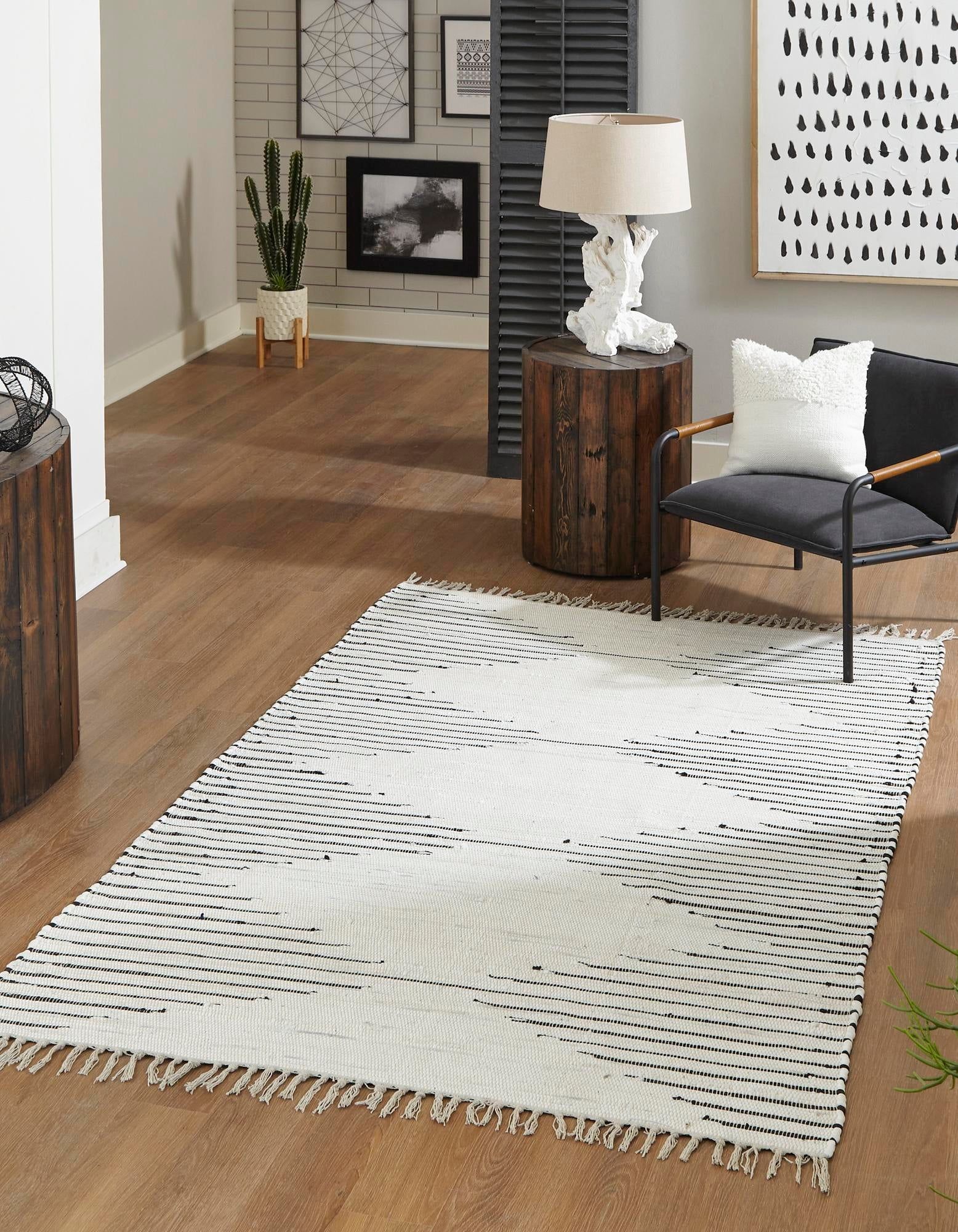 Handwoven White Cotton Geometric 4' x 6' Easy-Care Area Rug