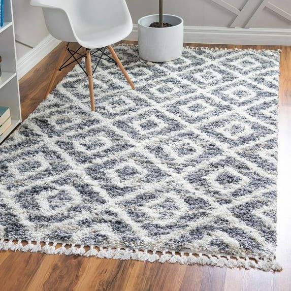Diamond Gray Braided Geometric 4' x 6' Shag Area Rug