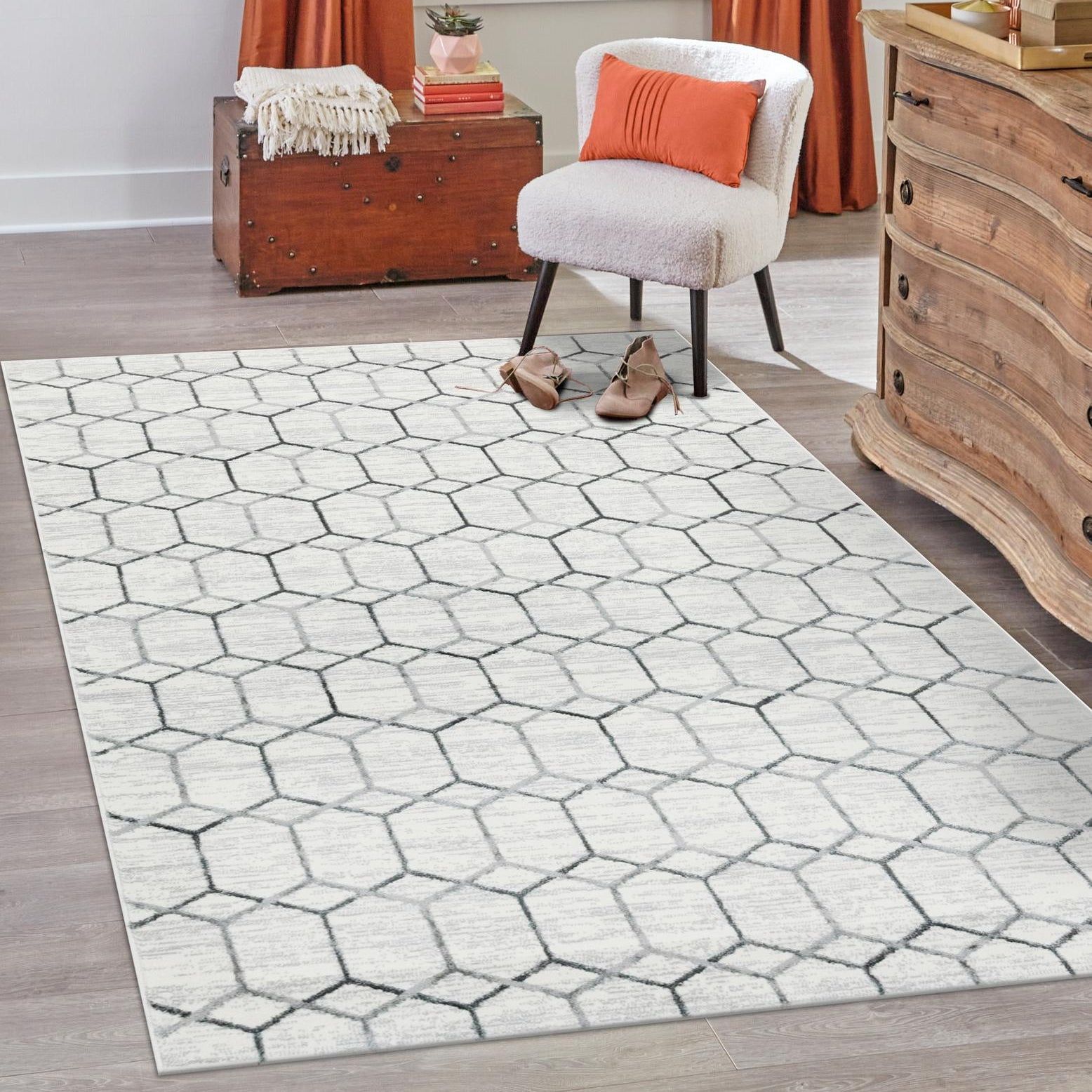 White Trellis Stain-Resistant Synthetic 7x10 Rug