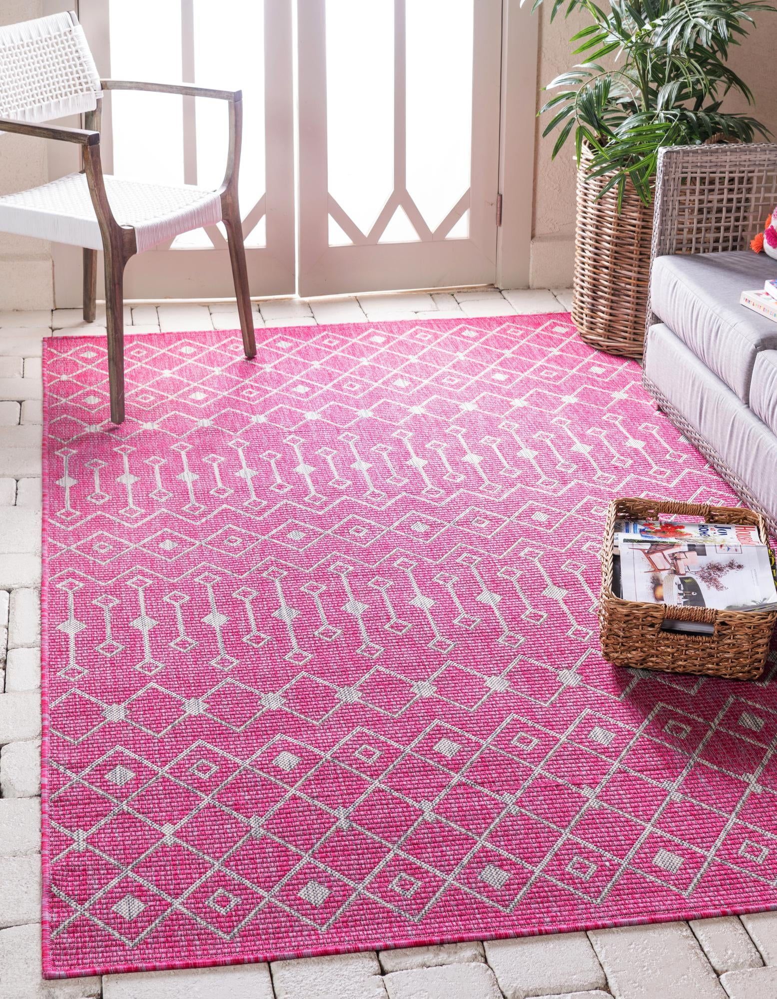 Fuschia Geometric Trellis 5'1" x 8' Outdoor Synthetic Rug