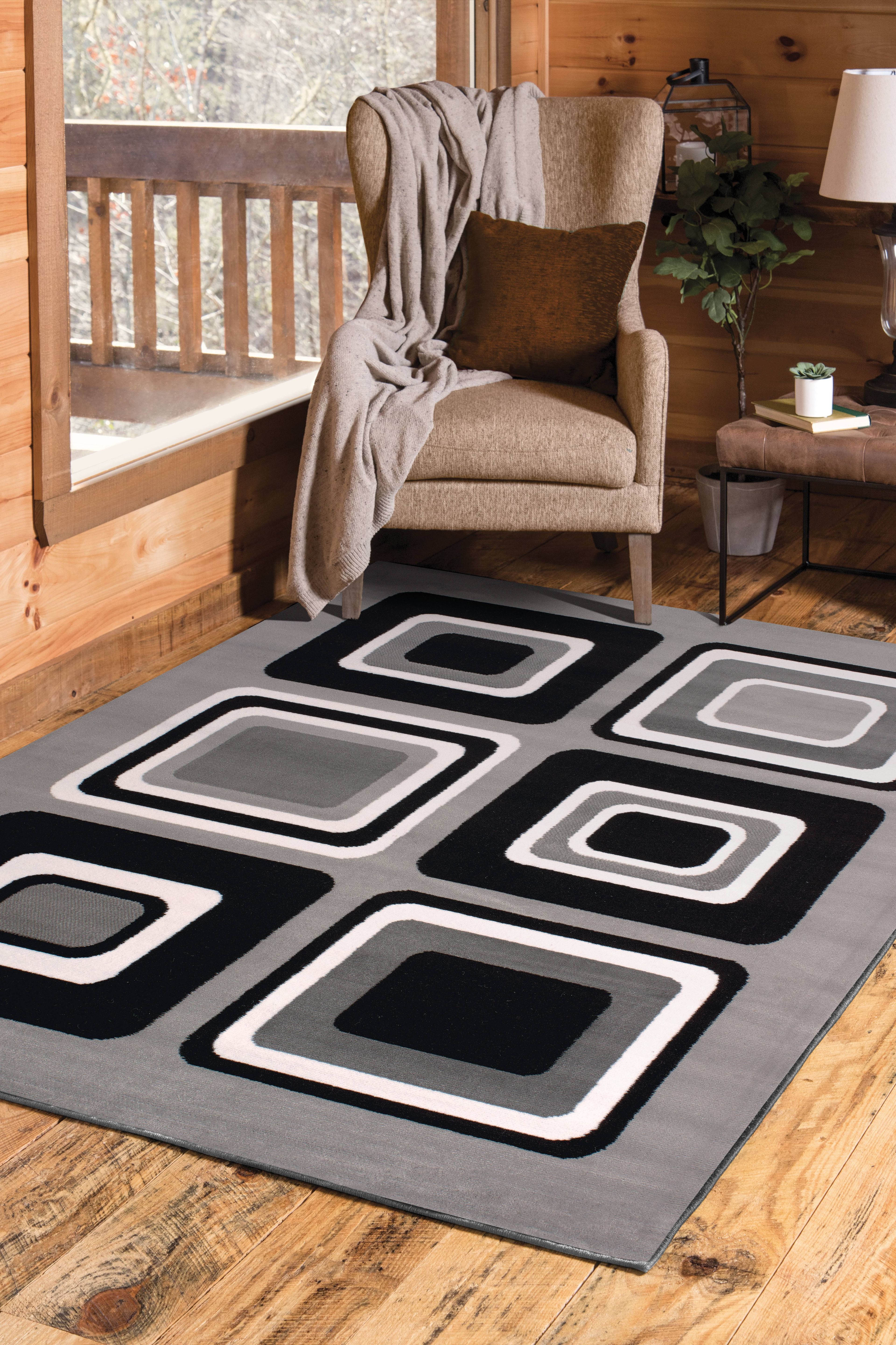 Dallas Silver Geometric 5' x 7' Stain-Resistant Area Rug