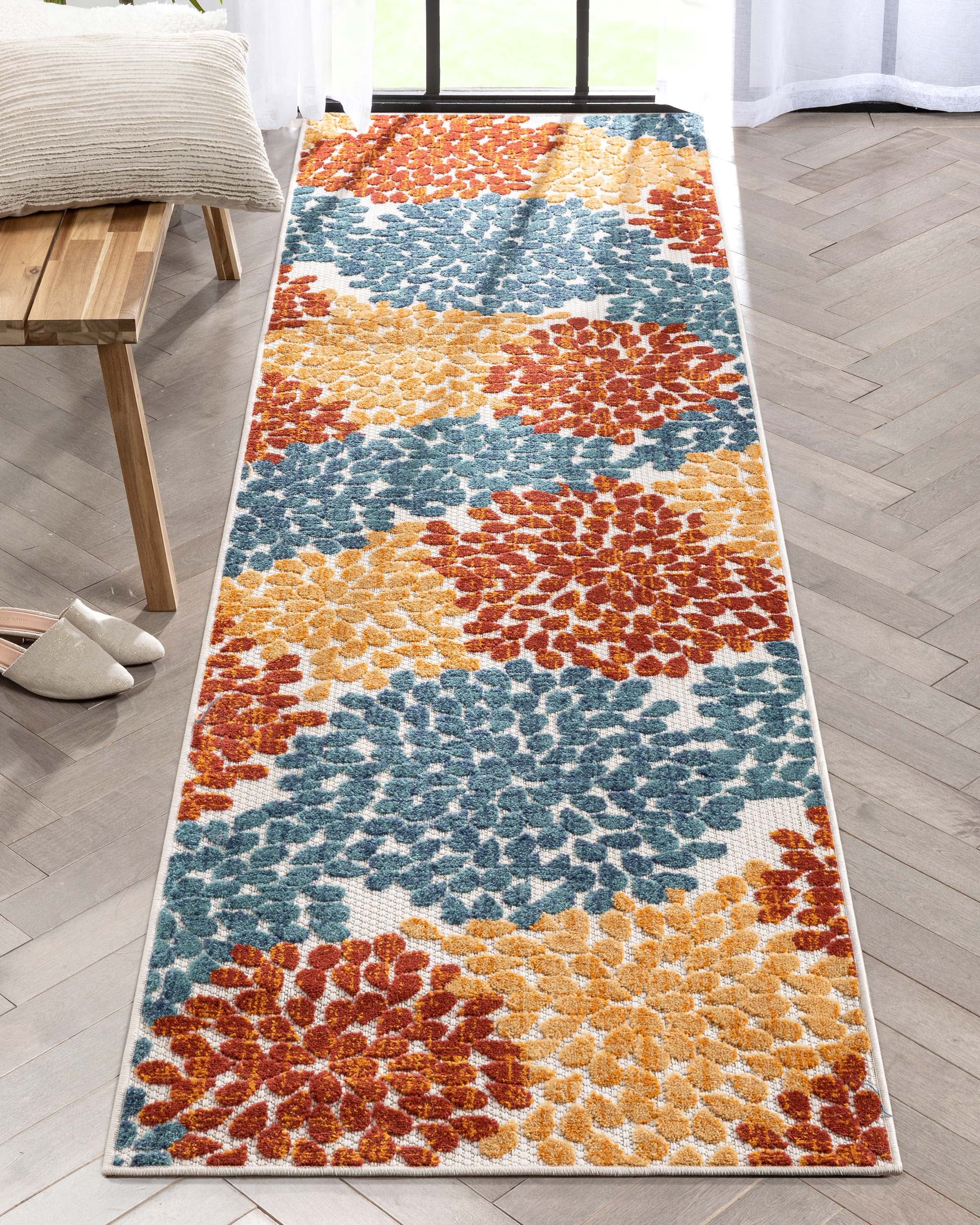 Ivory Floral High-Low Texture Indoor/Outdoor Runner Rug 2'7" x 9'10"