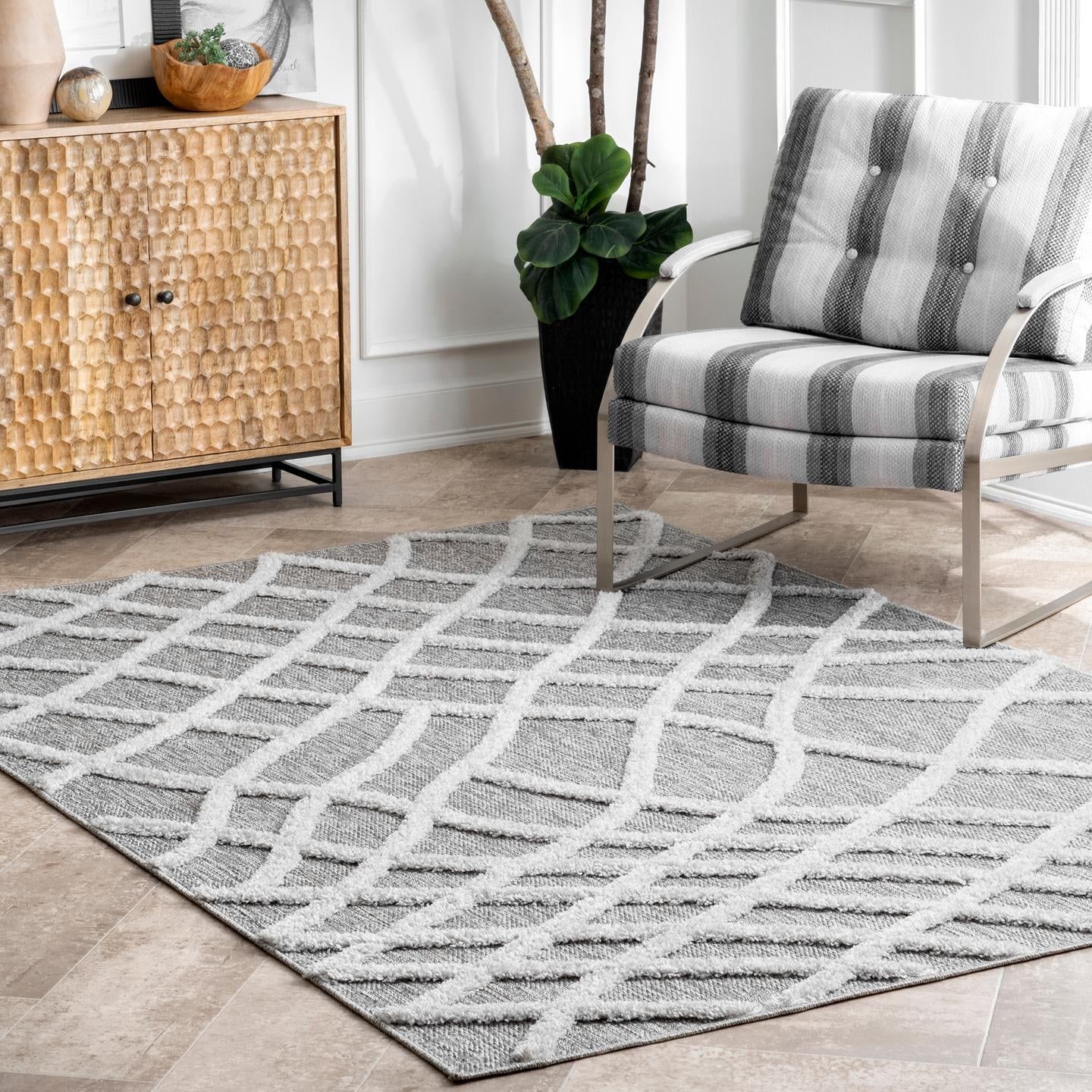 Reversible Gray Trellis Rectangular Easy-Care Synthetic Rug