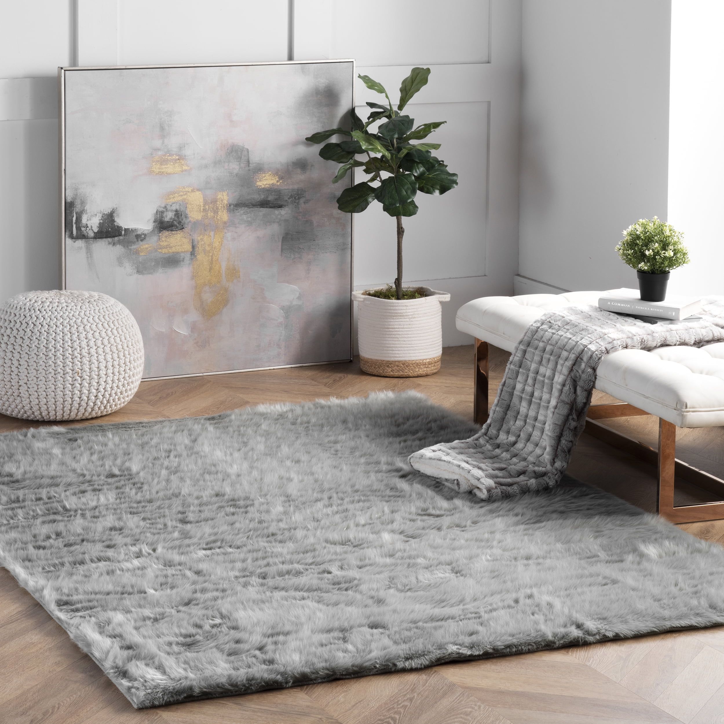 Luxurious Gray Sheepskin 5' x 7' Rectangular Shag Rug