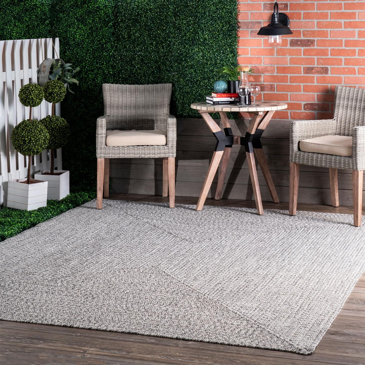 Salt and Pepper Braided 2' x 3' Synthetic Indoor/Outdoor Rug