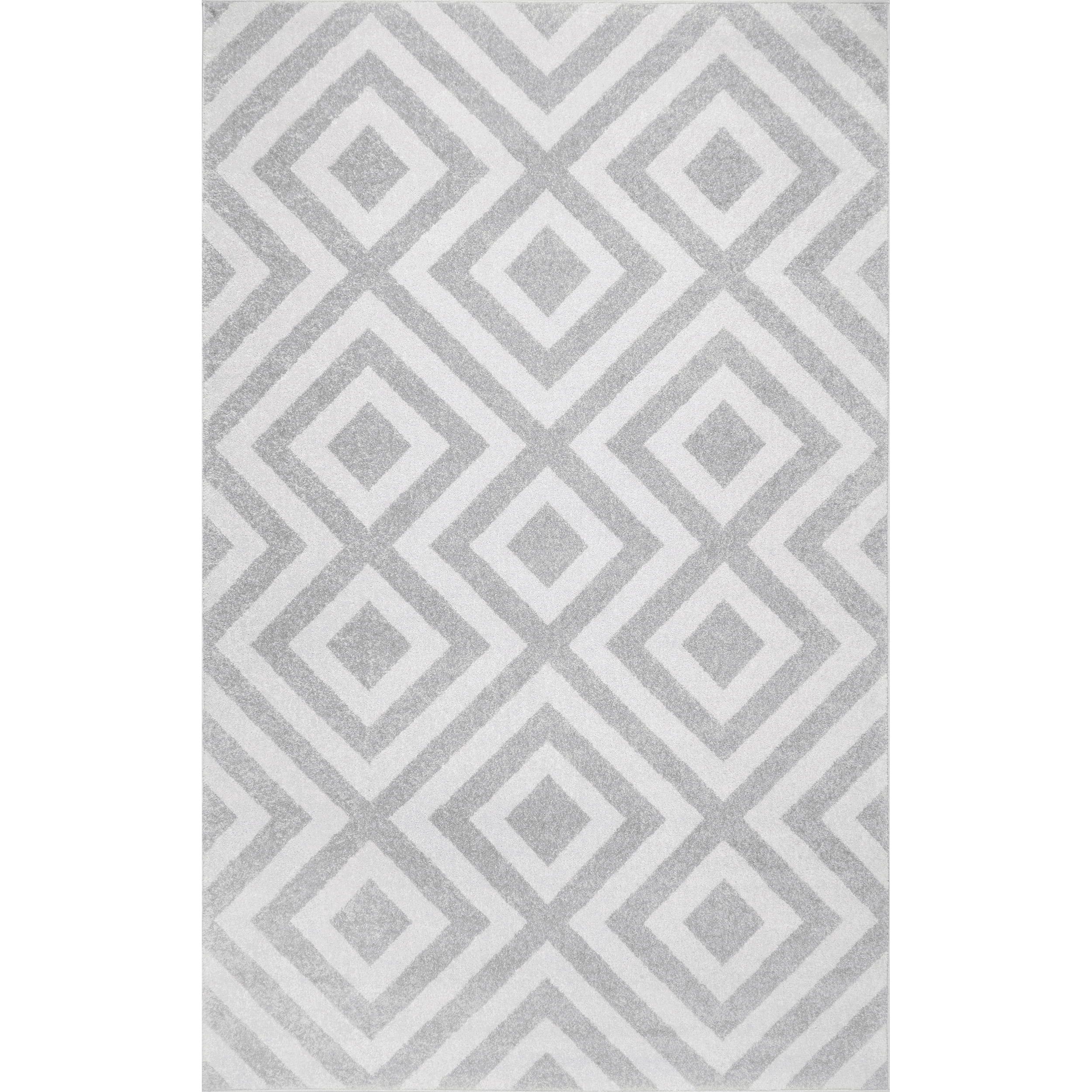 Light Gray Geometric Synthetic 4' x 6' Easy-Care Area Rug