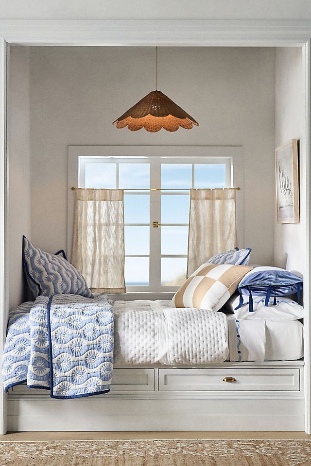 Nelly Blue and White Cotton Matelassé Quilt