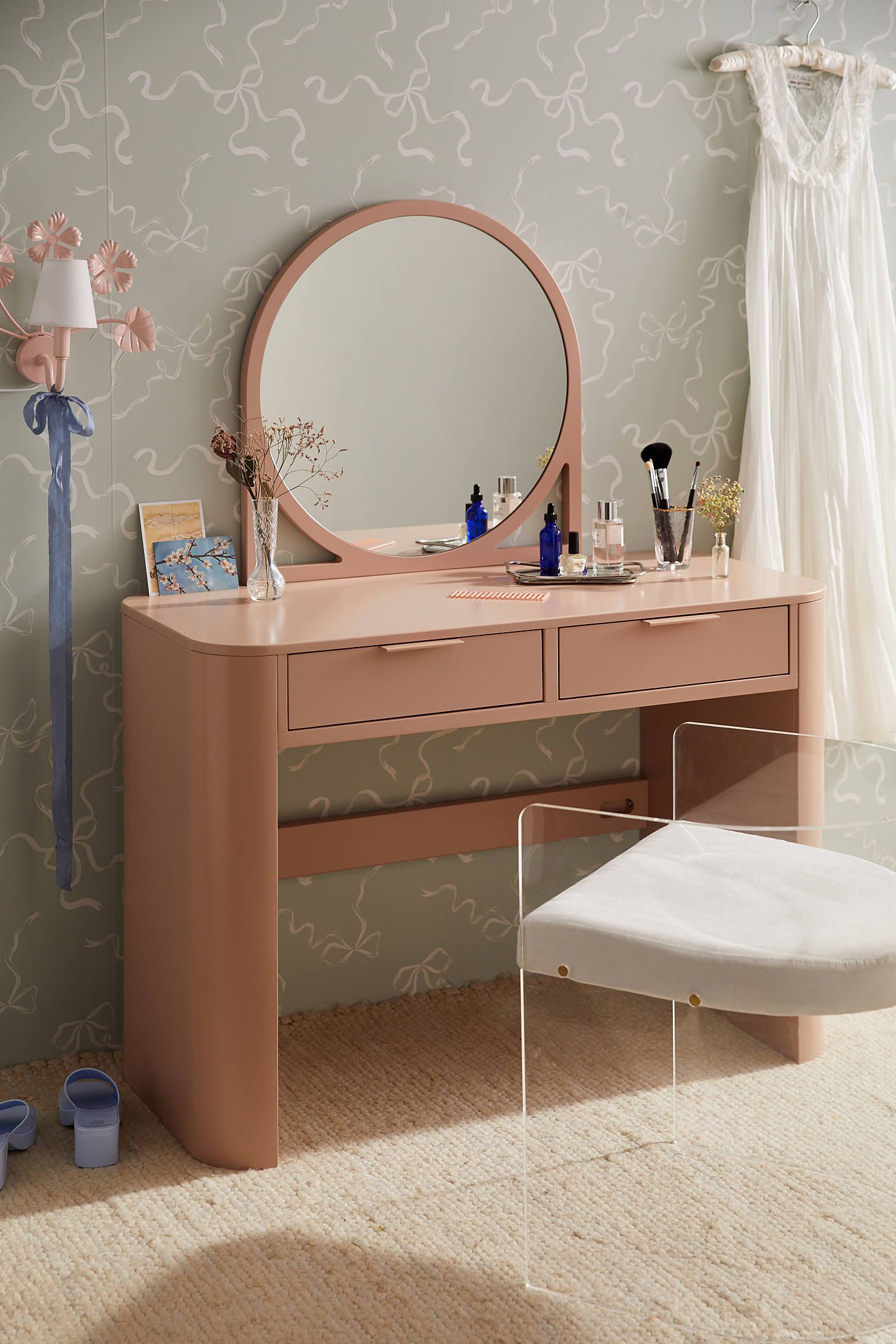 Pink Poplar Wood Vanity with Circular Mirror and Soft-Close Drawers