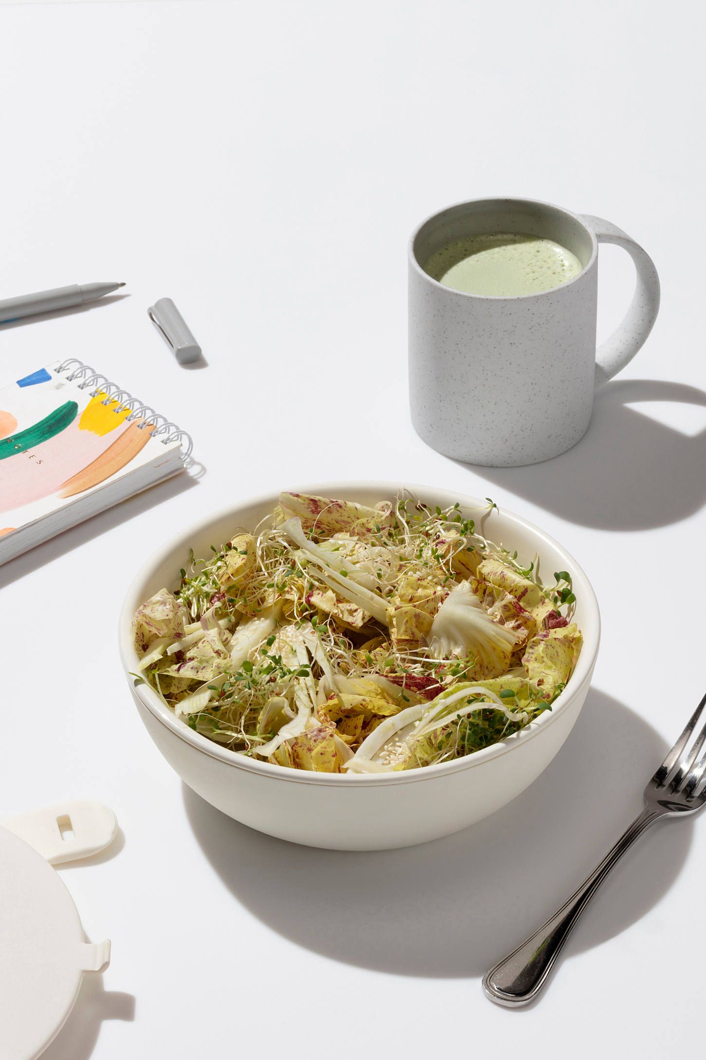 Cream Ceramic Salad Bowl with Silicone Wrap and Lid