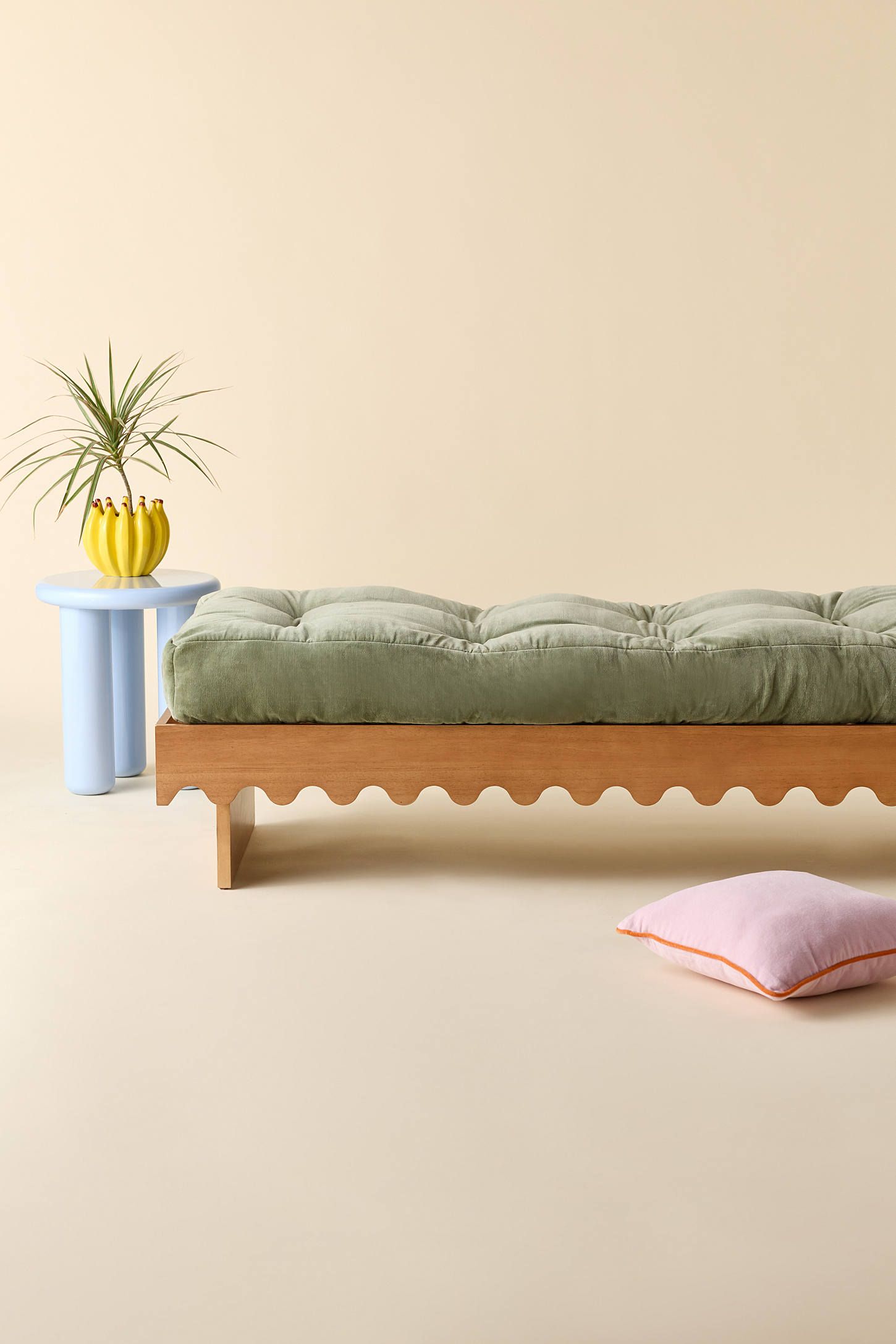 Sand Rubberwood Scalloped Trim Daybed with Removable Legs