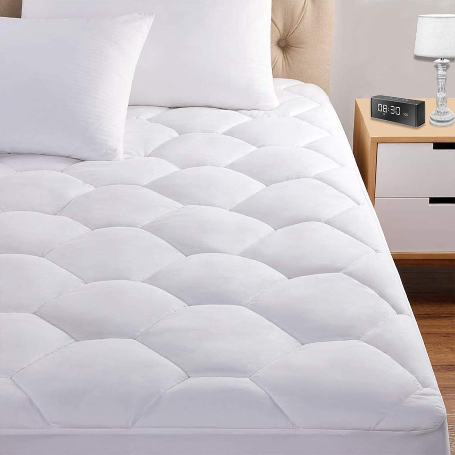 Queen White Down Alternative Quilted Mattress Pad with Deep Pockets