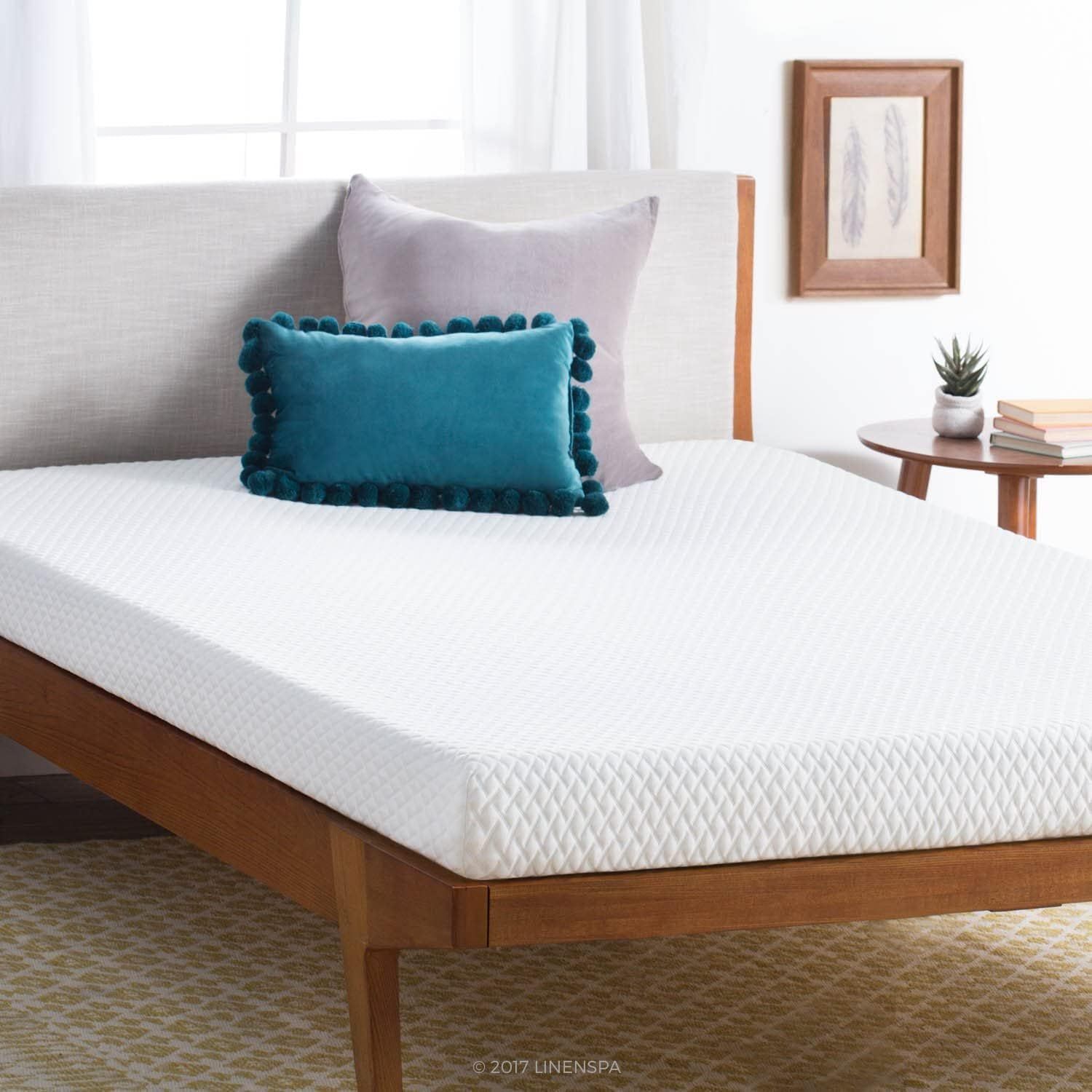 Full Size White Gel Memory Foam Mattress with Fabric Cover