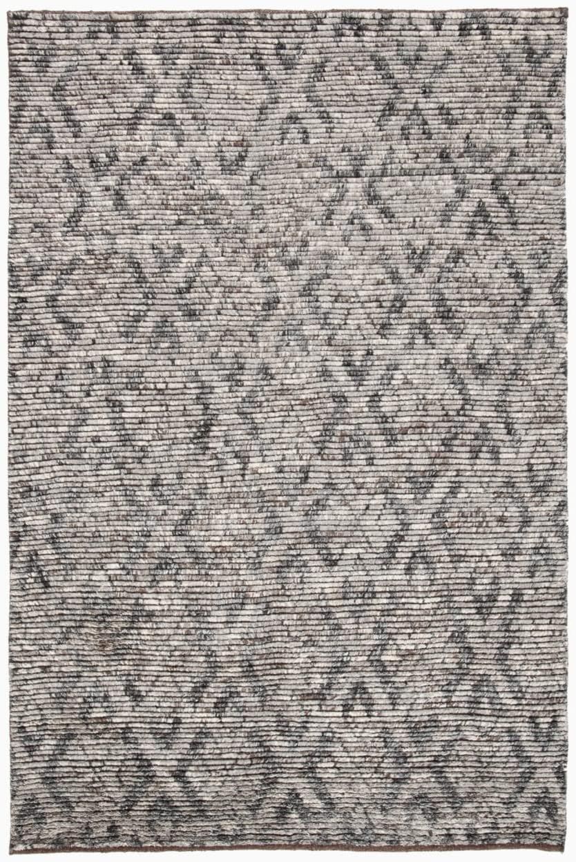 Safavieh Tibetan Collection Accent Rug - 4' x 6', Grey, Hand-Knotted Modern Wool, Ideal for High Traffic Areas in Entryway, Living Room, Bedroom (TIB606F)