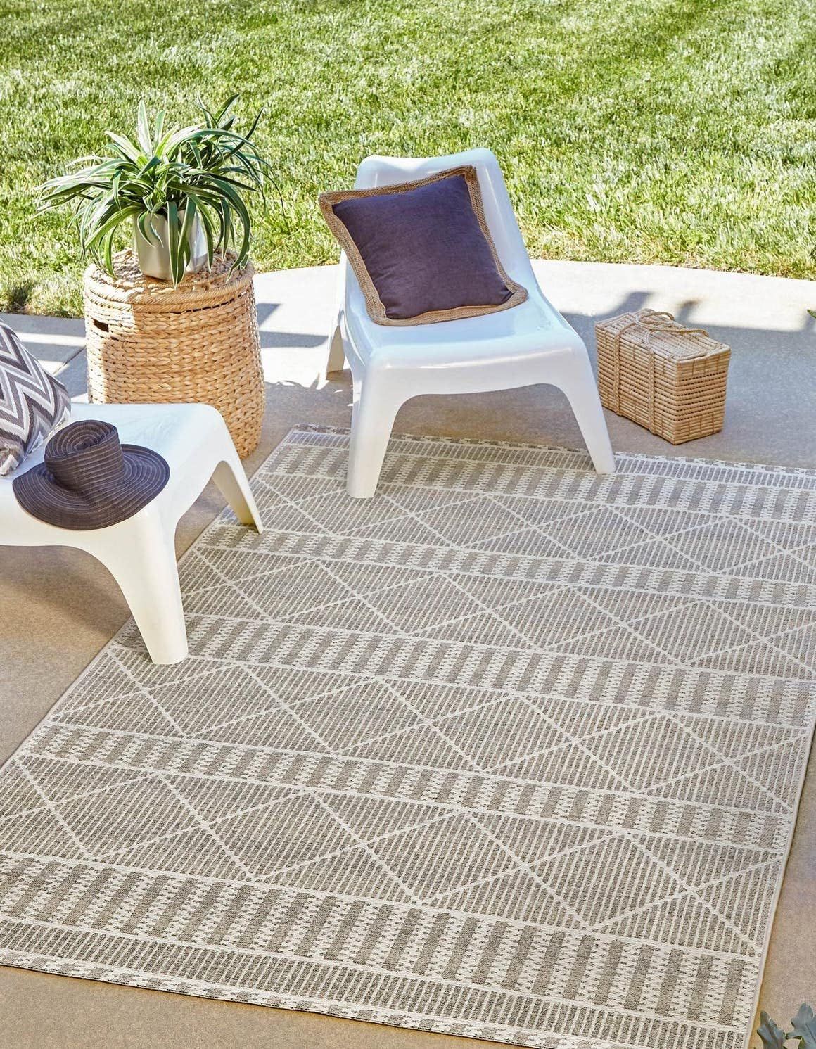 Gray Trellis Pattern Rectangular Outdoor Rug 8' x 10'