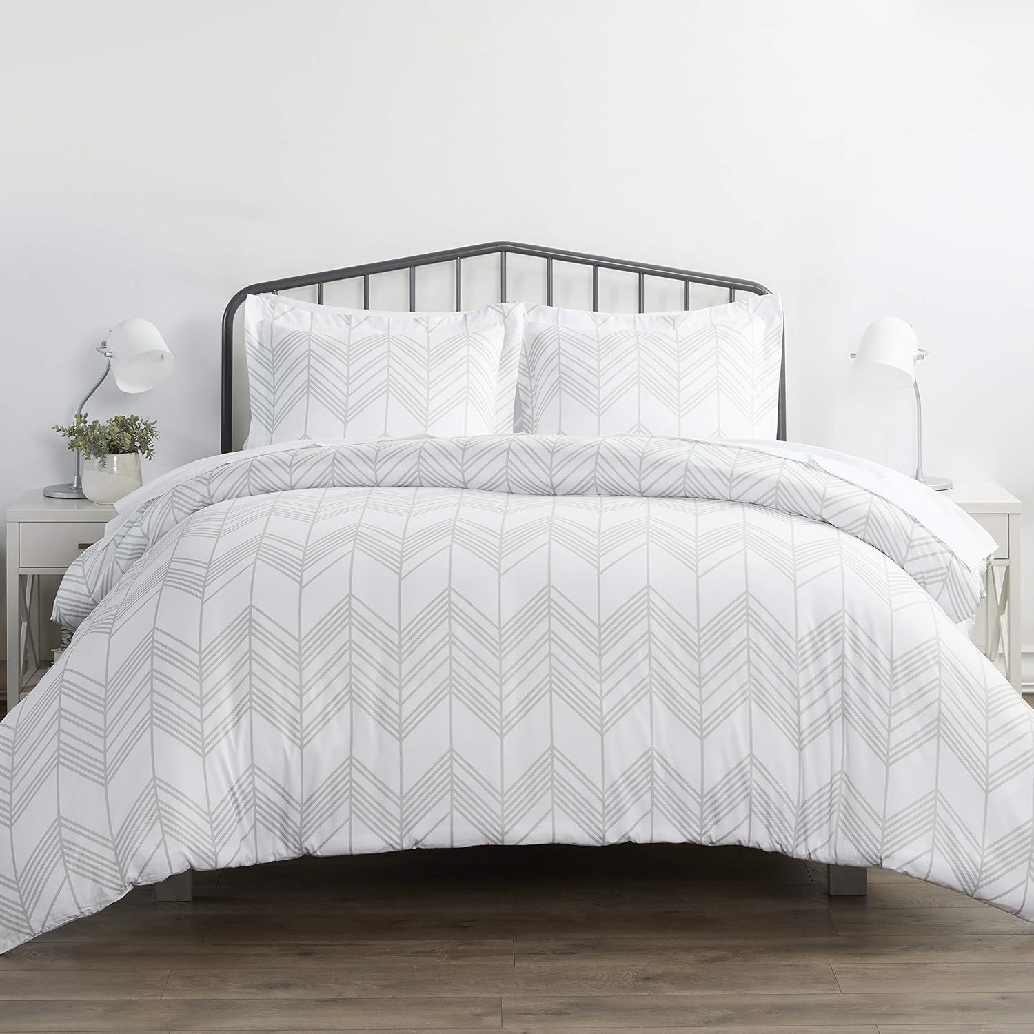 Light Gray Chevron Microfiber Queen Duvet Cover Set with Shams