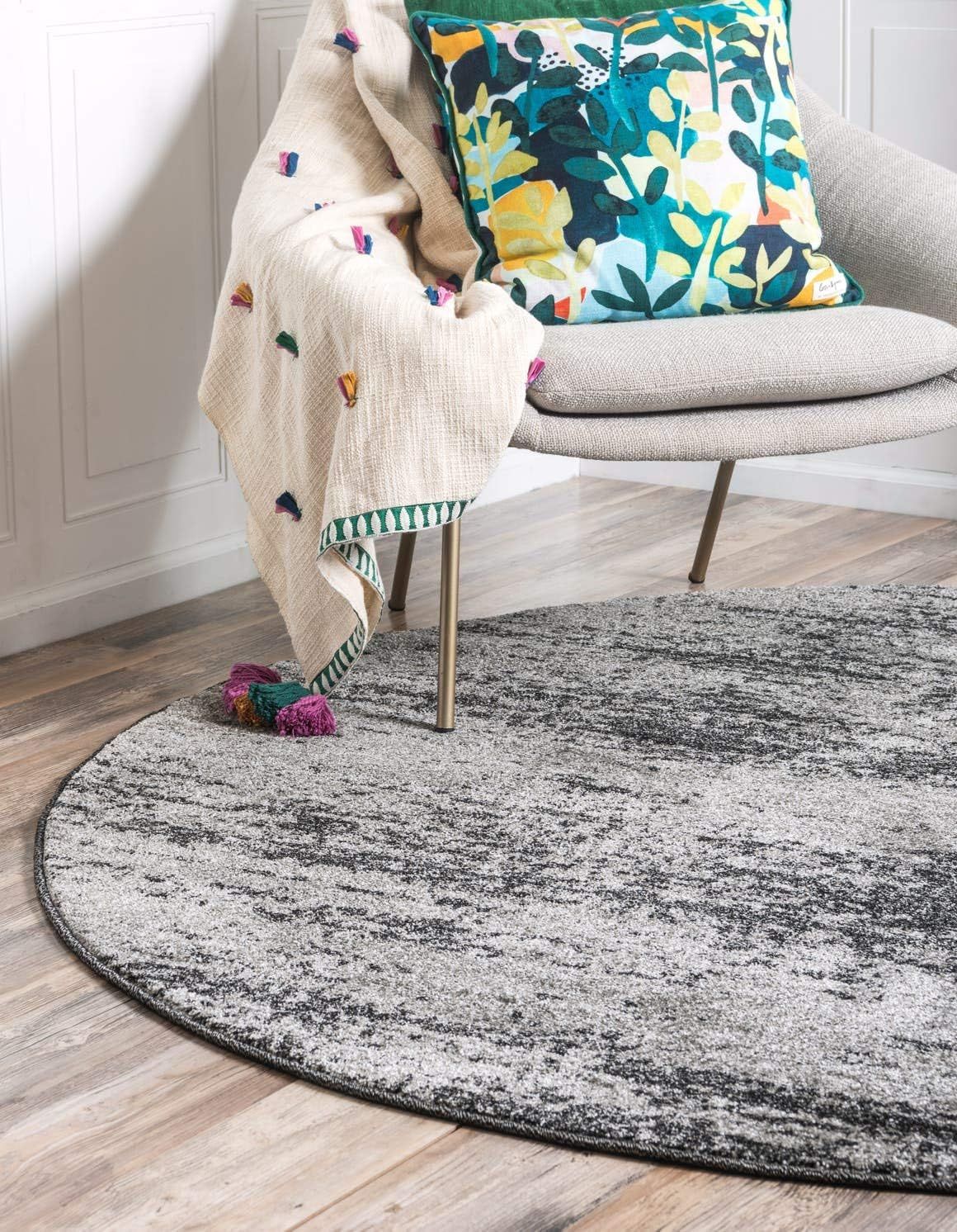 Del Mar Round Gray Tufted Stain-Resistant Area Rug