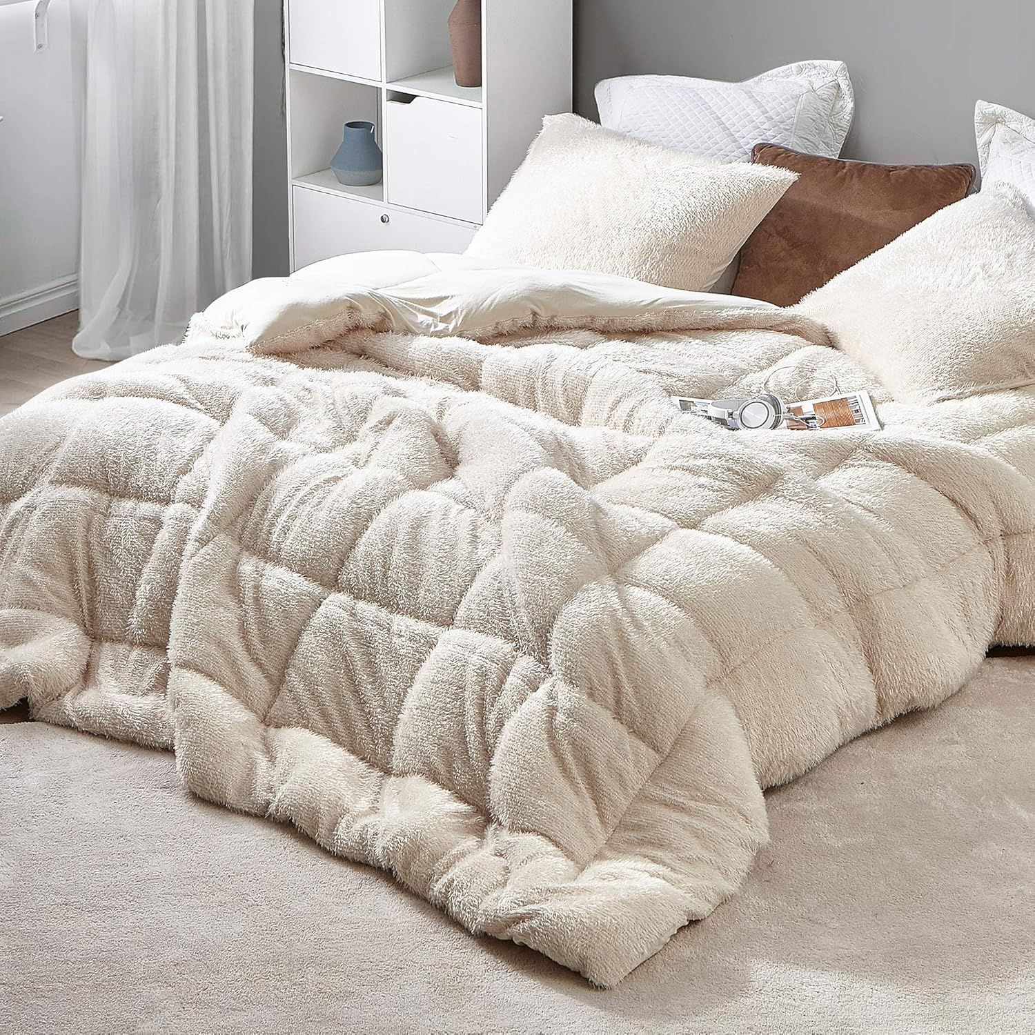 Oversized Queen Microfiber Comforter in Popcorn Caramel