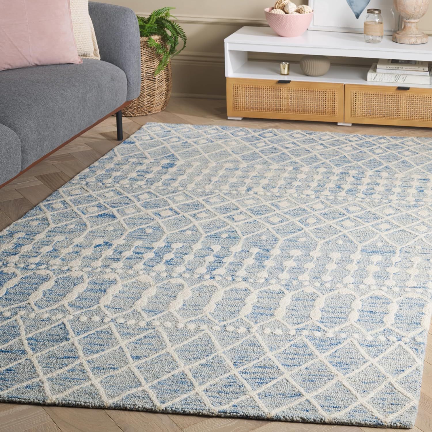 Ivory and Blue Wool Viscose 4' x 6' Tufted Rug