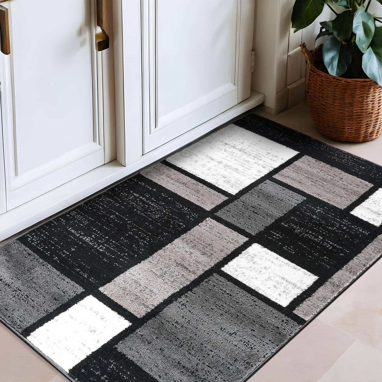 Gray and Black Geometric Pattern Oval Synthetic Rug