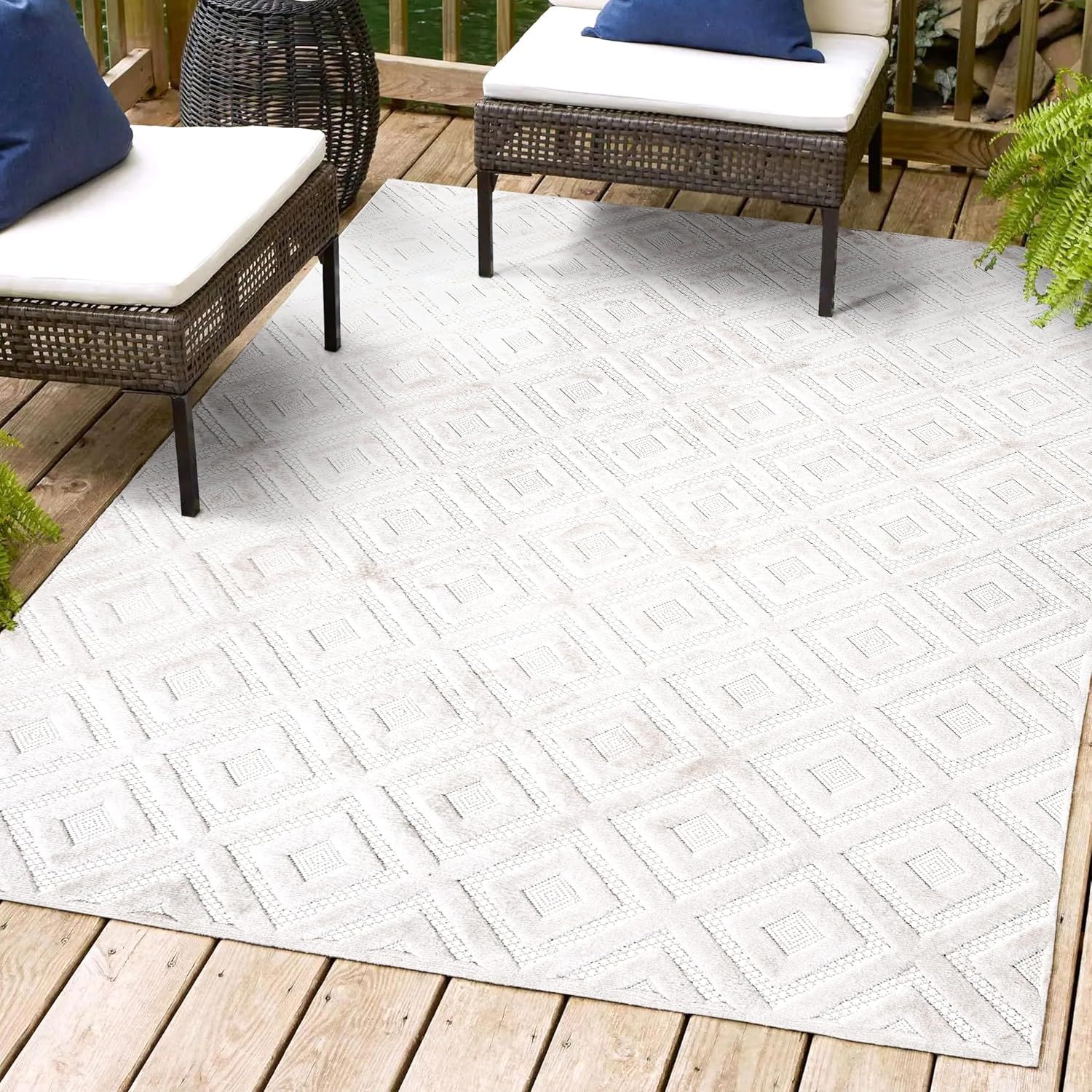 Ivory Geometric Synthetic Indoor/Outdoor Area Rug, 3 x 5