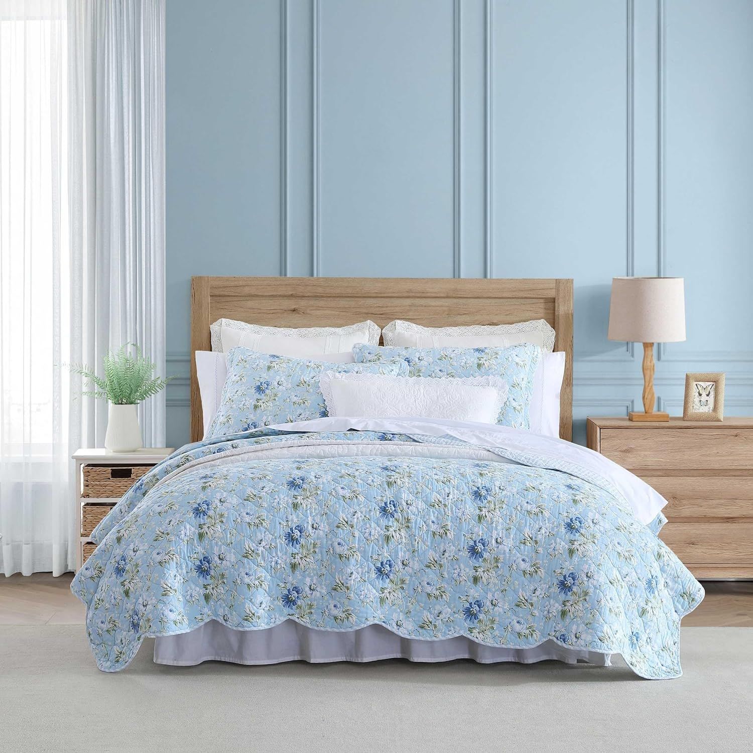 Blue Cotton Full Reversible Quilt Set with Floral Design