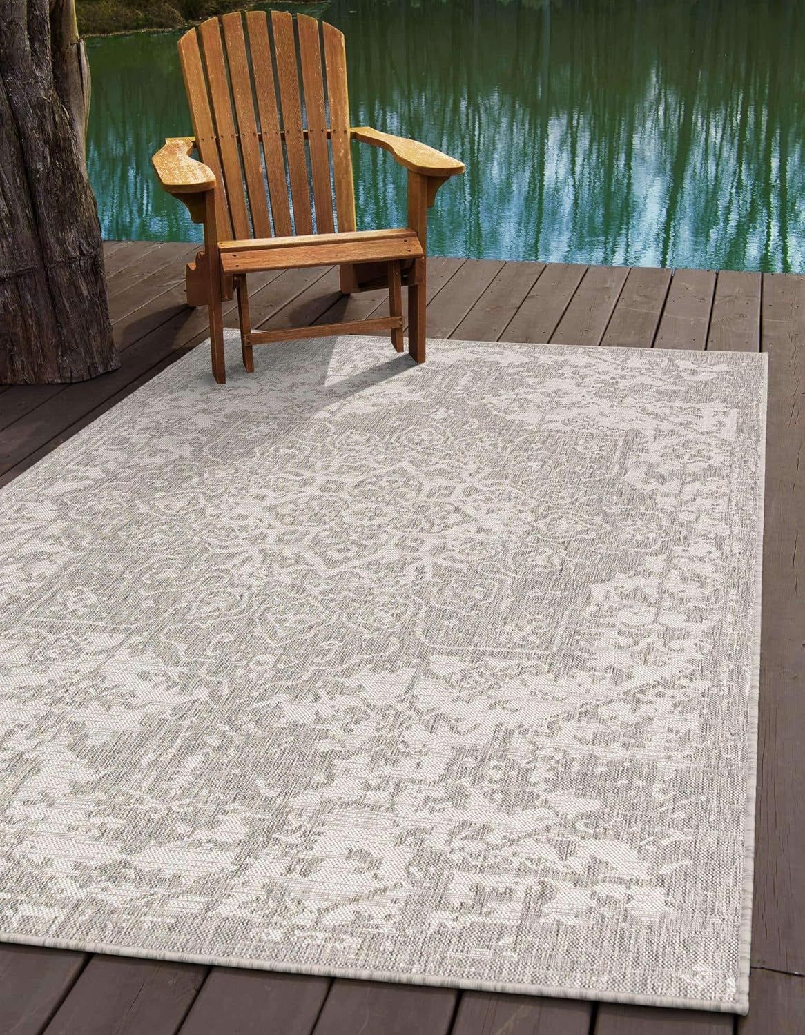 Gray Medallion Easy-Care Outdoor Synthetic Area Rug, 3' x 5'