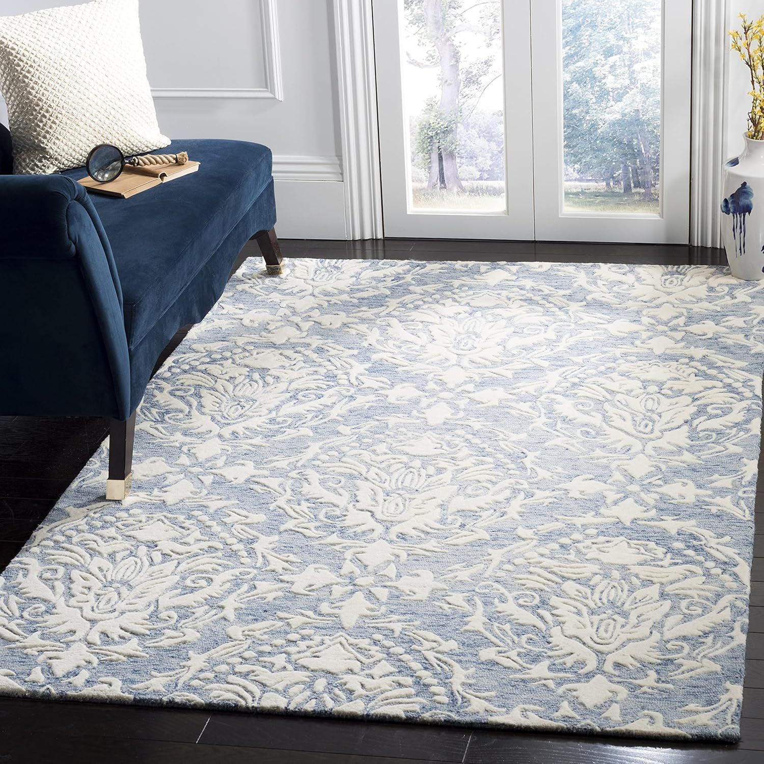 Handmade Floral Bliss Blue/Ivory Wool 5' x 8' Tufted Area Rug