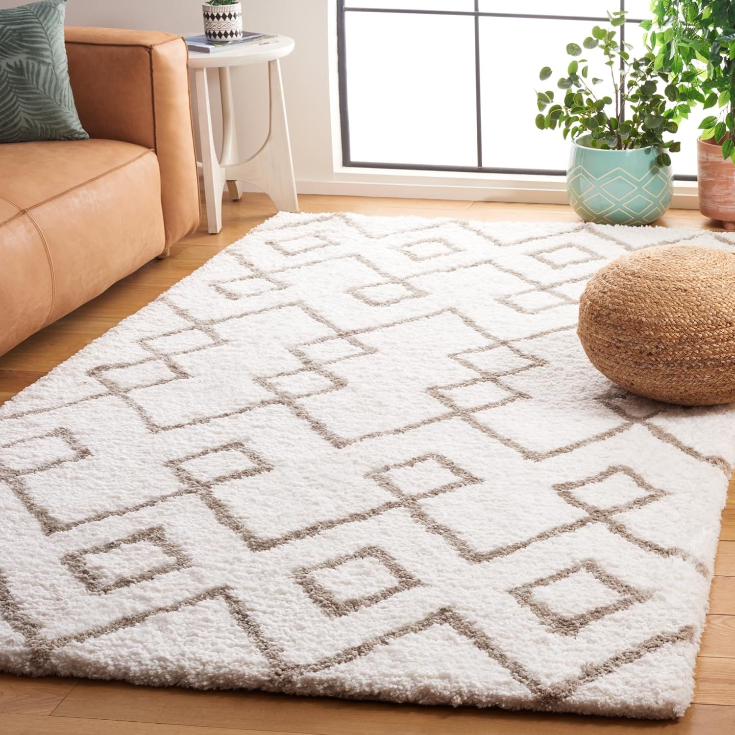 Ivory and Silver 6' x 9' Hand-Tufted Shag Rug