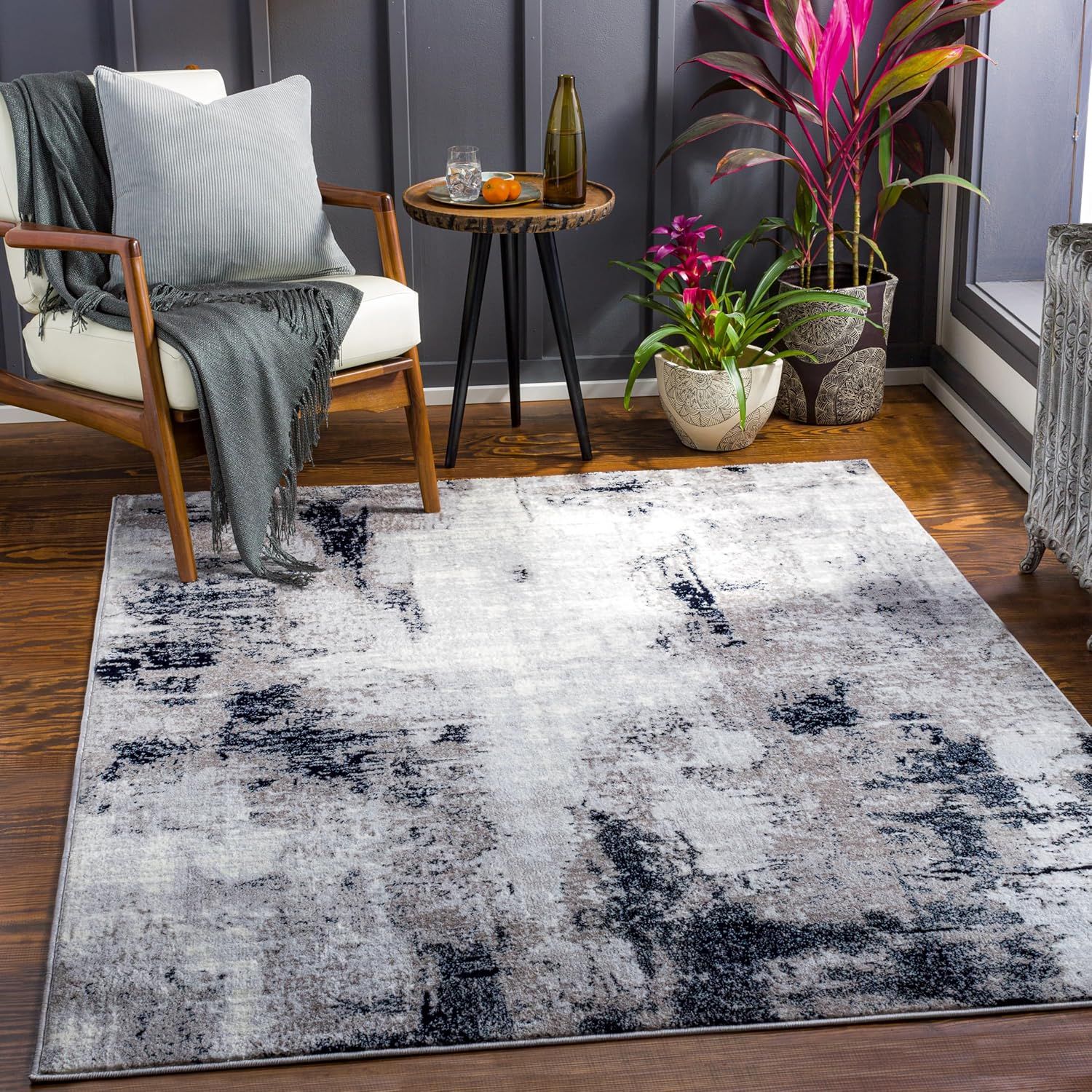 Houda Modern Abstract Silver and Charcoal Area Rug, 5'3" x 7'3"