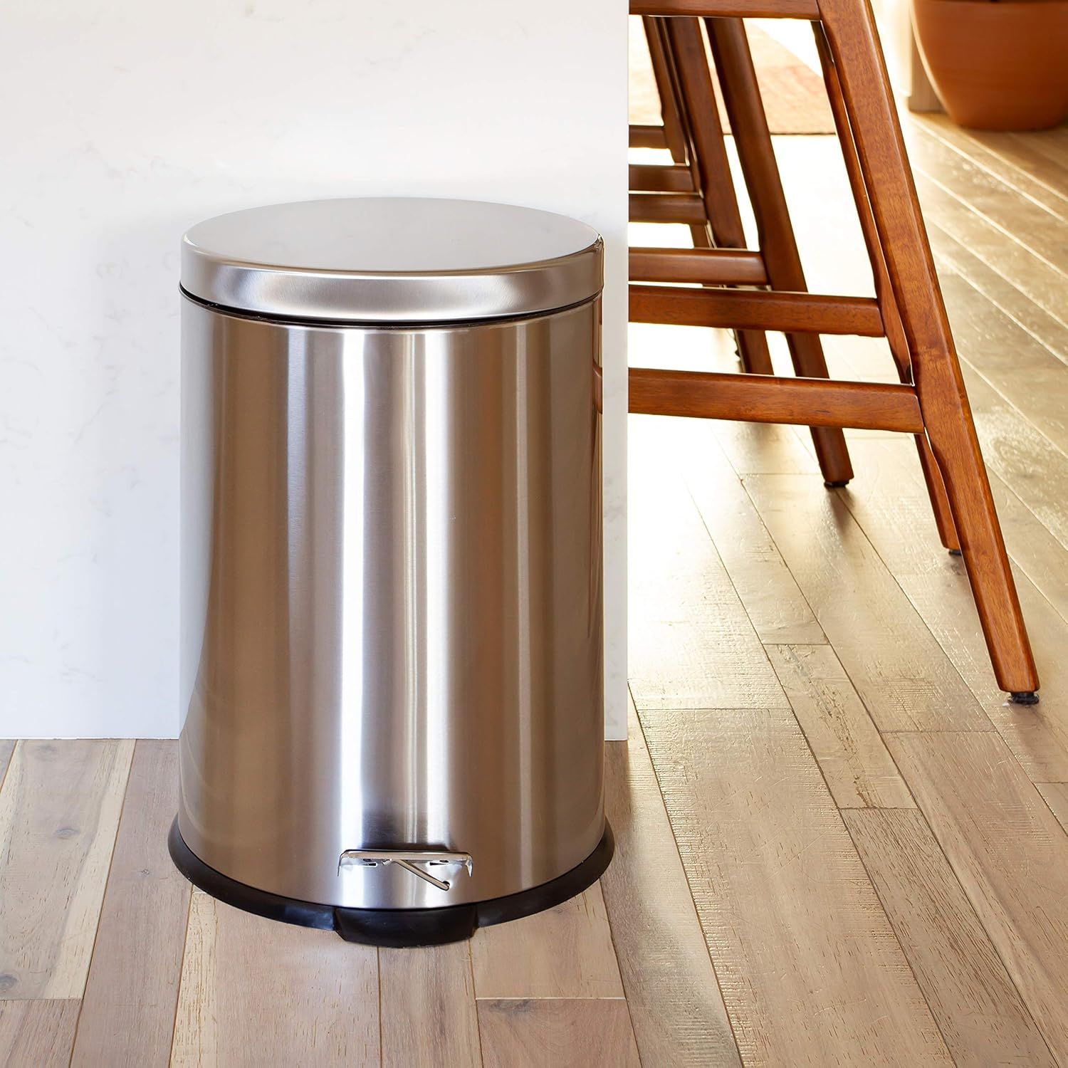 Silver Stainless Steel Fingerprint Resistant Pedal Trash Can 5.3 Gallons