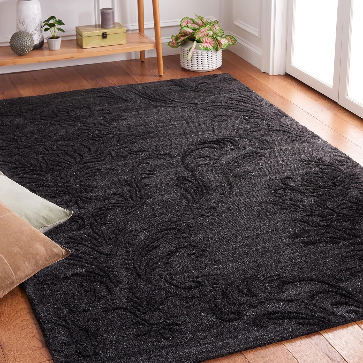 Handmade Black Wool Rectangular Tufted Area Rug 5 x 8 ft