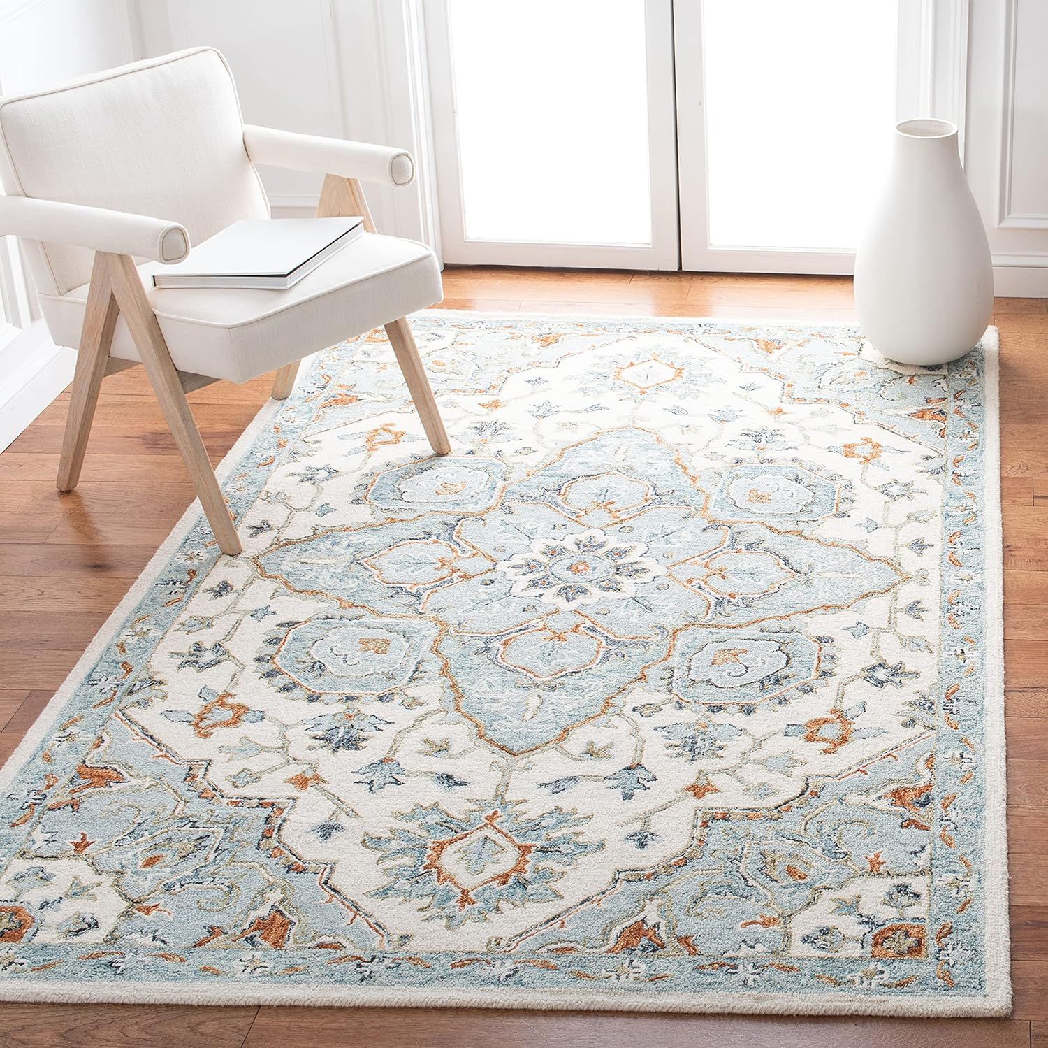 Hand-Tufted Blue and Ivory Wool Area Rug 6' x 9'