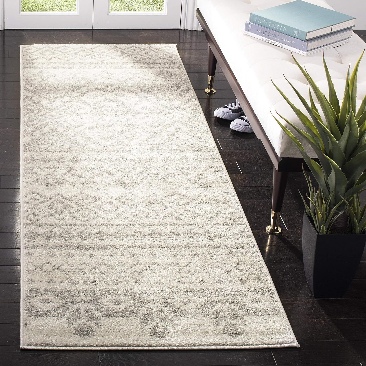 SAFAVIEH Adirondack Collection Runner Rug - 2'6" x 6', Ivory & Silver, Rustic Boho Design, Non-Shedding & Easy Care, Ideal for High Traffic Areas in Living Room, Bedroom (ADR107B)