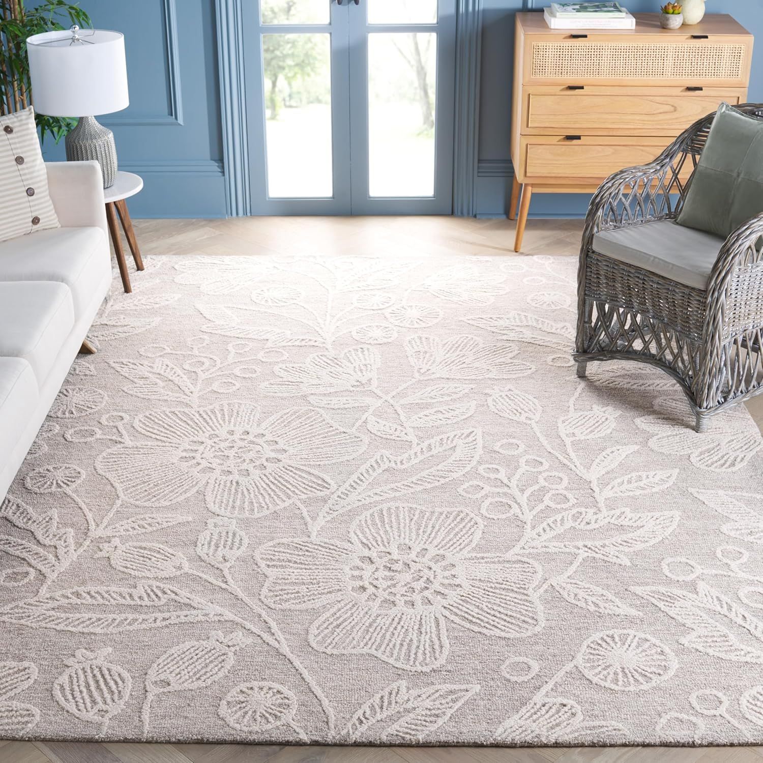 Handcrafted Natural Ivory Floral Wool Area Rug, 8' x 10'